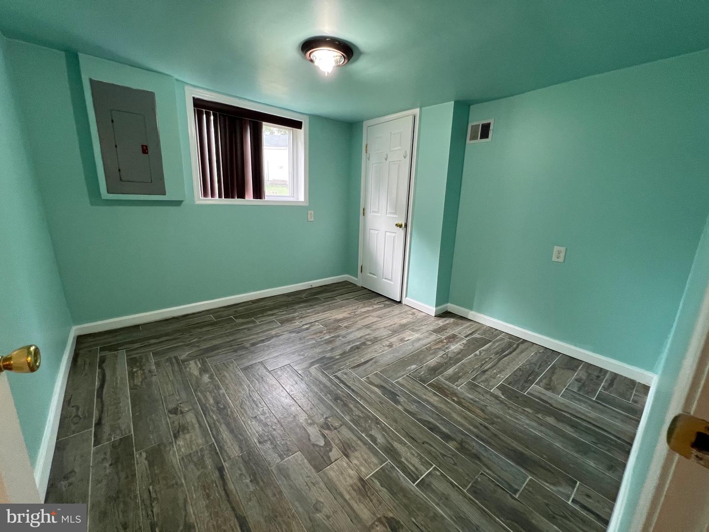 2408 FAIRHAVEN AVE, ALEXANDRIA, Virginia 22303, 6 Bedrooms Bedrooms, ,3 BathroomsBathrooms,Residential,For sale,2408 FAIRHAVEN AVE,VAFX2247944 MLS # VAFX2247944