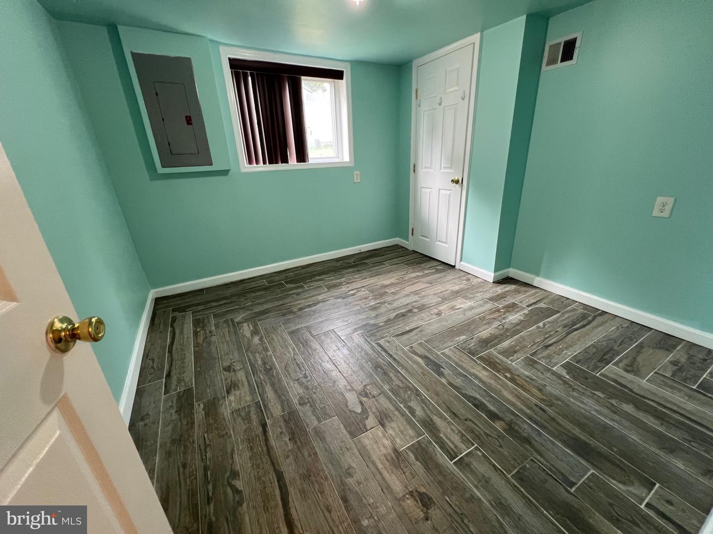 2408 FAIRHAVEN AVE, ALEXANDRIA, Virginia 22303, 6 Bedrooms Bedrooms, ,3 BathroomsBathrooms,Residential,For sale,2408 FAIRHAVEN AVE,VAFX2247944 MLS # VAFX2247944