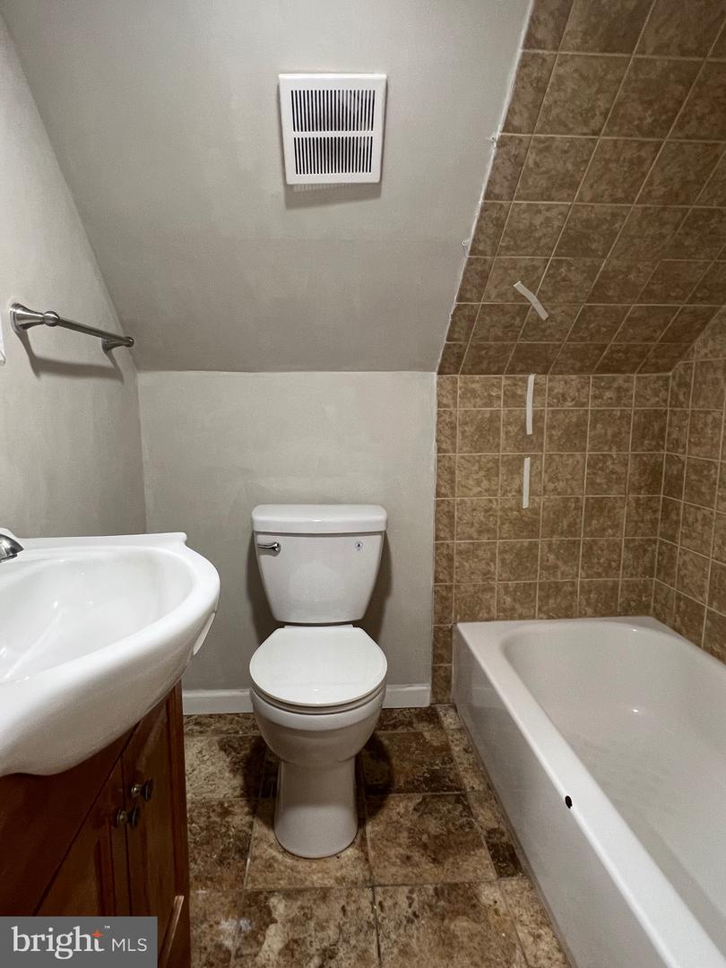 2408 FAIRHAVEN AVE, ALEXANDRIA, Virginia 22303, 6 Bedrooms Bedrooms, ,3 BathroomsBathrooms,Residential,For sale,2408 FAIRHAVEN AVE,VAFX2247944 MLS # VAFX2247944