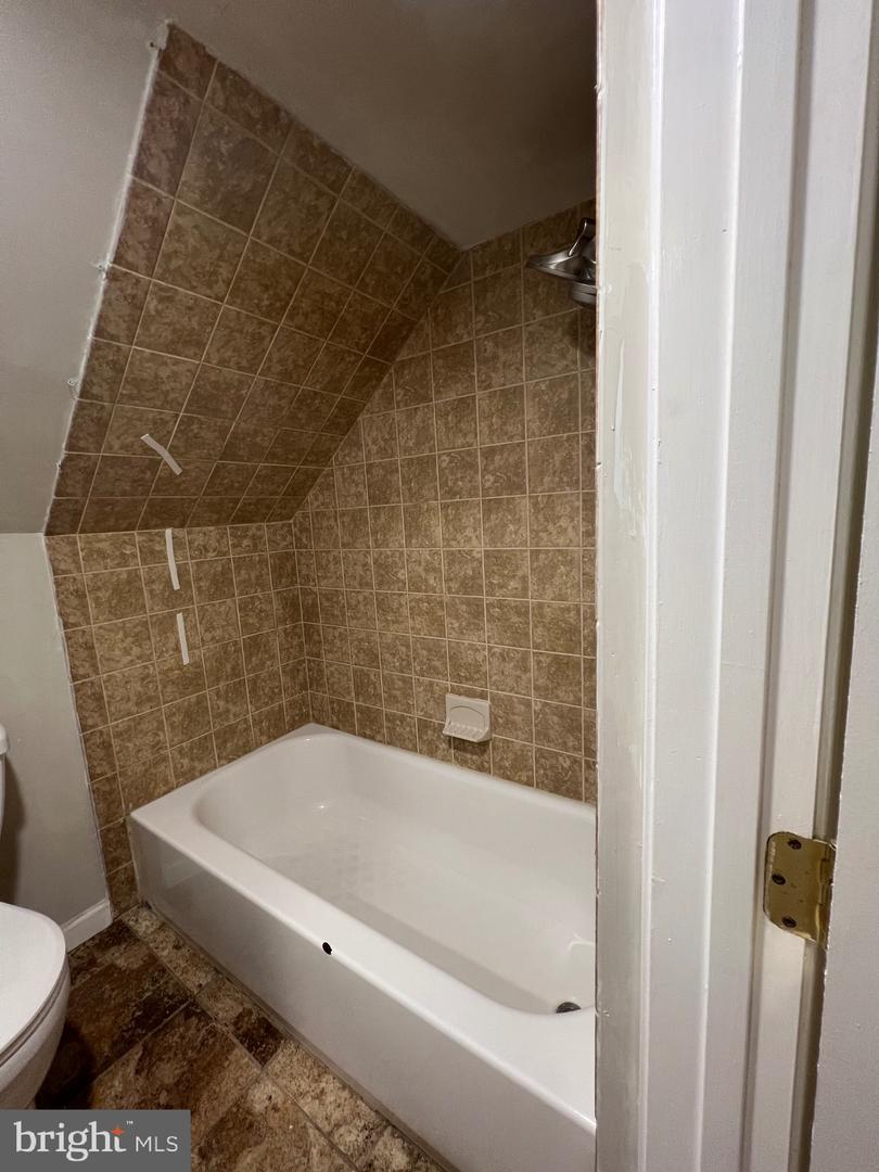 2408 FAIRHAVEN AVE, ALEXANDRIA, Virginia 22303, 6 Bedrooms Bedrooms, ,3 BathroomsBathrooms,Residential,For sale,2408 FAIRHAVEN AVE,VAFX2247944 MLS # VAFX2247944