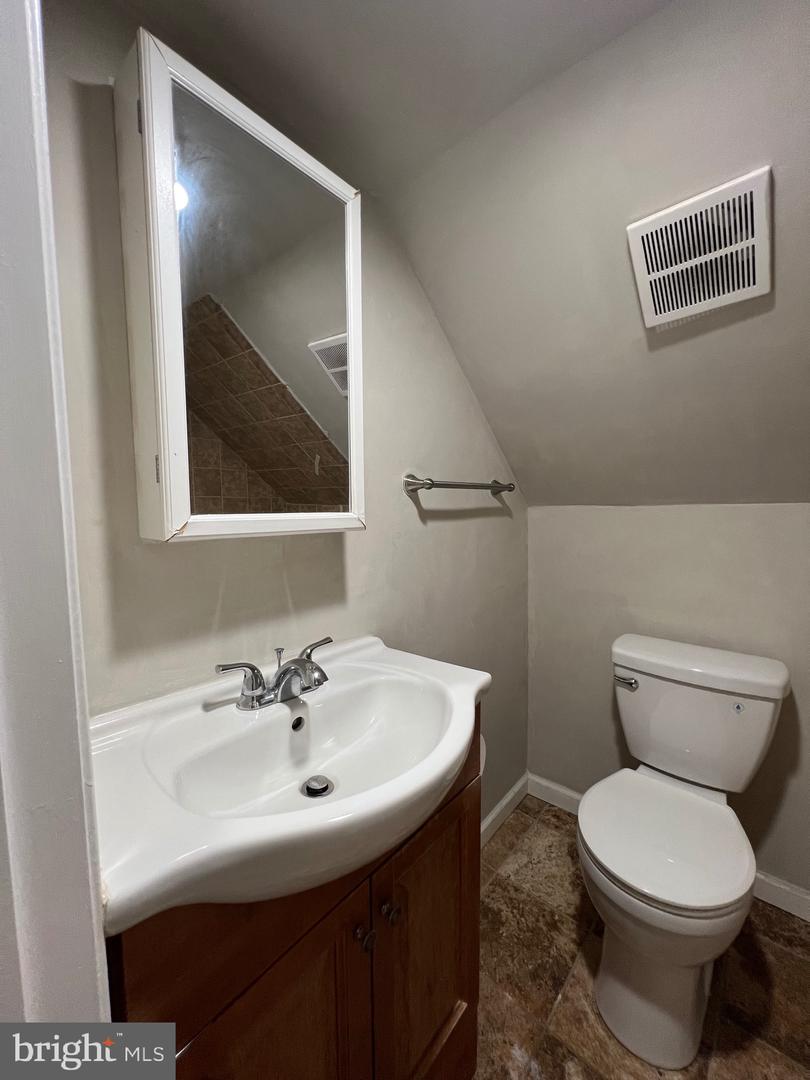 2408 FAIRHAVEN AVE, ALEXANDRIA, Virginia 22303, 6 Bedrooms Bedrooms, ,3 BathroomsBathrooms,Residential,For sale,2408 FAIRHAVEN AVE,VAFX2247944 MLS # VAFX2247944