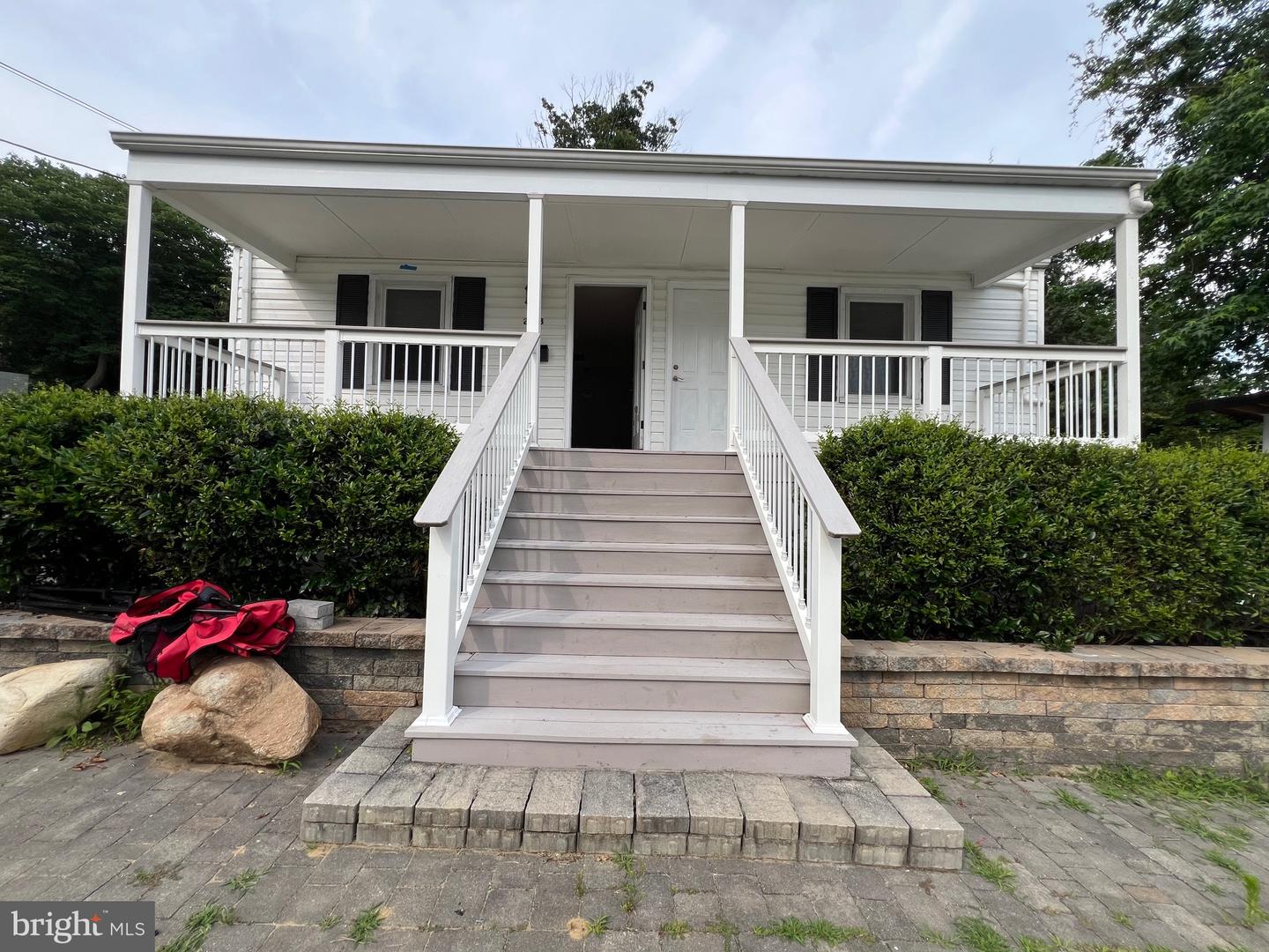 2408 FAIRHAVEN AVE, ALEXANDRIA, Virginia 22303, 6 Bedrooms Bedrooms, ,3 BathroomsBathrooms,Residential,For sale,2408 FAIRHAVEN AVE,VAFX2247944 MLS # VAFX2247944