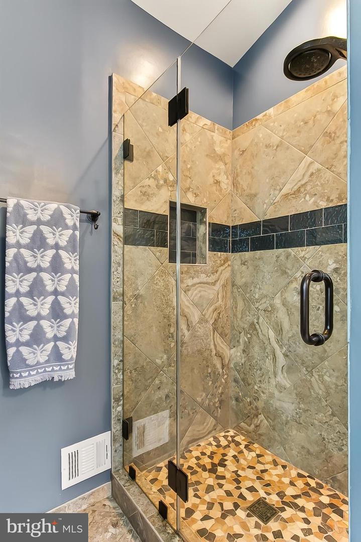 6679 HANSON LN, LORTON, Virginia 22079, 5 Bedrooms Bedrooms, ,3 BathroomsBathrooms,Residential,For sale,6679 HANSON LN,VAFX2257418 MLS # VAFX2257418