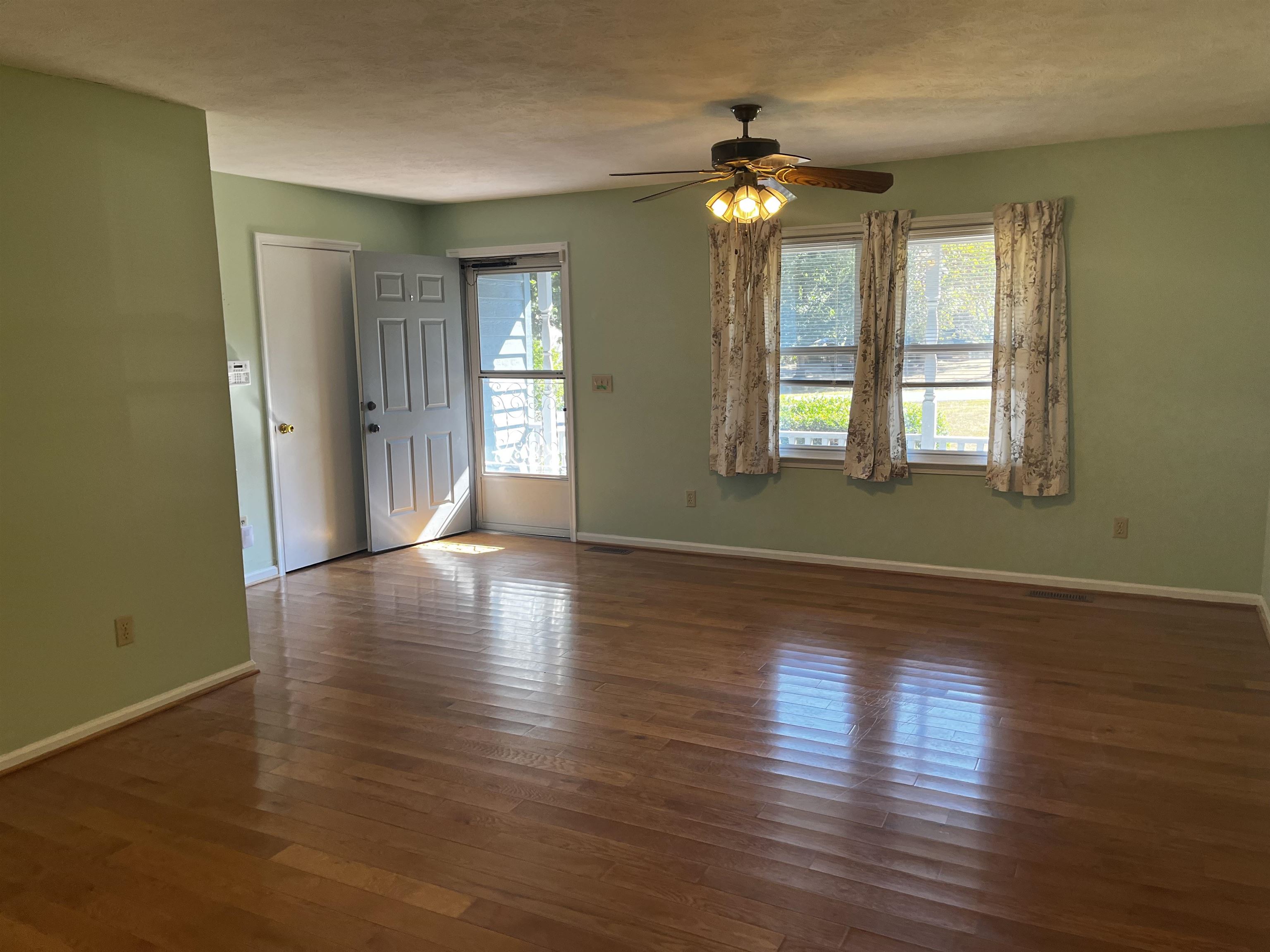 253 FOREST SPRINGS DR, STUARTS DRAFT, Virginia 24477, 3 Bedrooms Bedrooms, ,2 BathroomsBathrooms,Residential,253 FOREST SPRINGS DR,668595 MLS # 668595