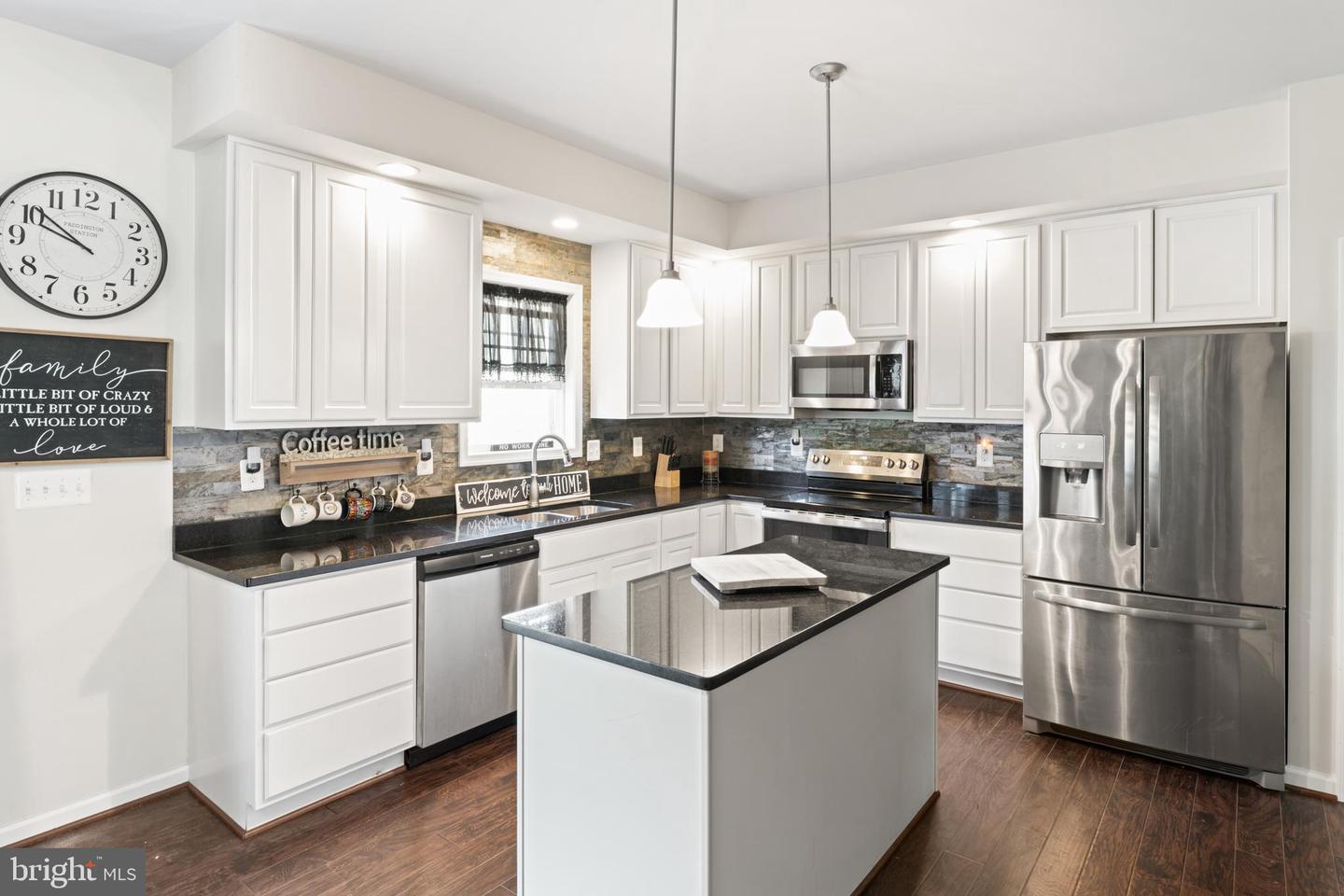 7238 SUNSET RD, SPOTSYLVANIA, Virginia 22551, 5 Bedrooms Bedrooms, ,3 BathroomsBathrooms,Residential,For sale,7238 SUNSET RD,VASP2035886 MLS # VASP2035886