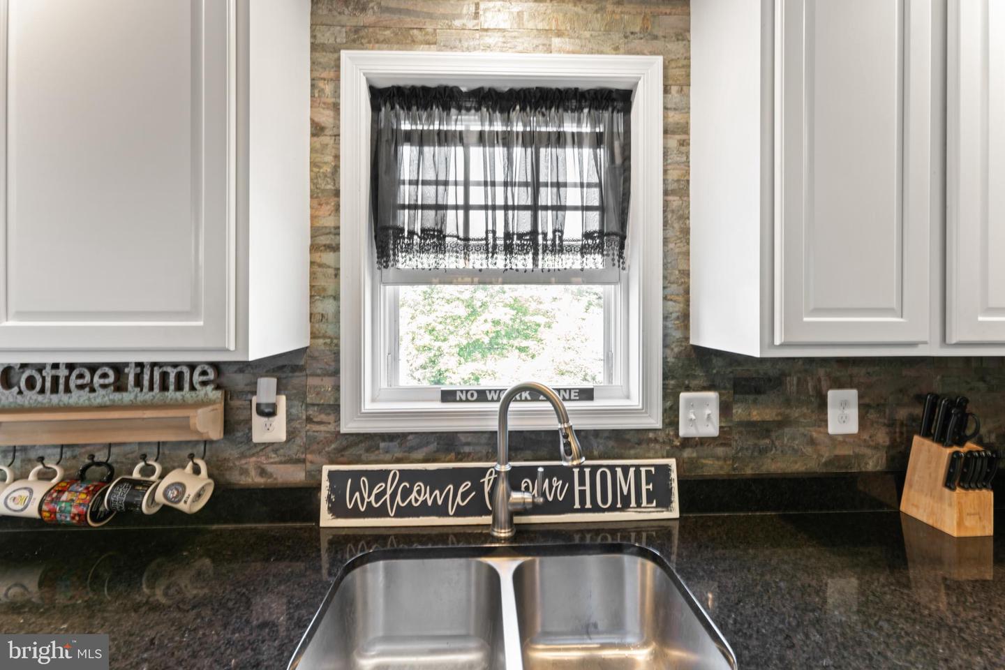 7238 SUNSET RD, SPOTSYLVANIA, Virginia 22551, 5 Bedrooms Bedrooms, ,3 BathroomsBathrooms,Residential,For sale,7238 SUNSET RD,VASP2035886 MLS # VASP2035886