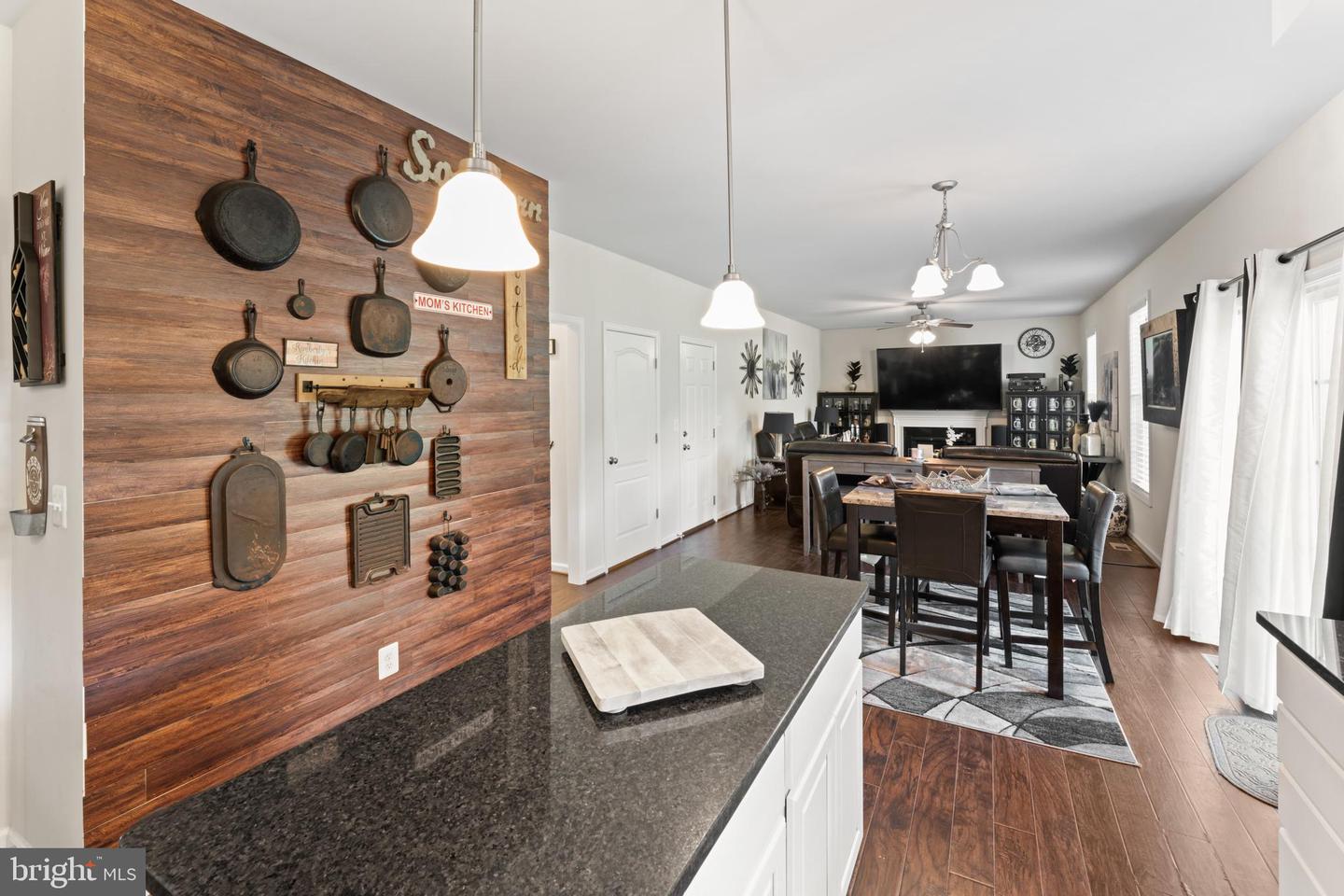 7238 SUNSET RD, SPOTSYLVANIA, Virginia 22551, 5 Bedrooms Bedrooms, ,3 BathroomsBathrooms,Residential,For sale,7238 SUNSET RD,VASP2035886 MLS # VASP2035886