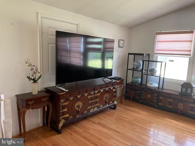 5213 MONTGOMERY ST, SPRINGFIELD, Virginia 22151, 4 Bedrooms Bedrooms, 6 Rooms Rooms,2 BathroomsBathrooms,Residential,For sale,5213 MONTGOMERY ST,VAFX2264760 MLS # VAFX2264760