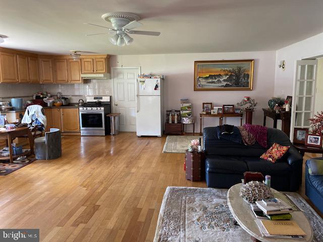 5213 MONTGOMERY ST, SPRINGFIELD, Virginia 22151, 4 Bedrooms Bedrooms, 6 Rooms Rooms,2 BathroomsBathrooms,Residential,For sale,5213 MONTGOMERY ST,VAFX2264760 MLS # VAFX2264760