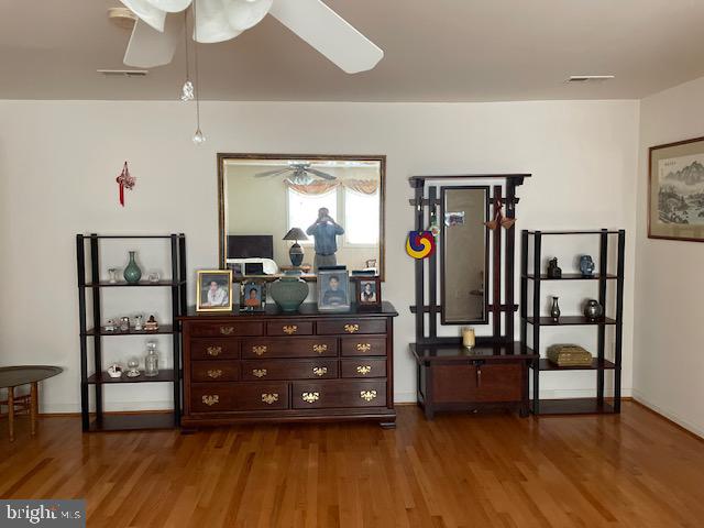 5213 MONTGOMERY ST, SPRINGFIELD, Virginia 22151, 4 Bedrooms Bedrooms, 6 Rooms Rooms,2 BathroomsBathrooms,Residential,For sale,5213 MONTGOMERY ST,VAFX2264760 MLS # VAFX2264760