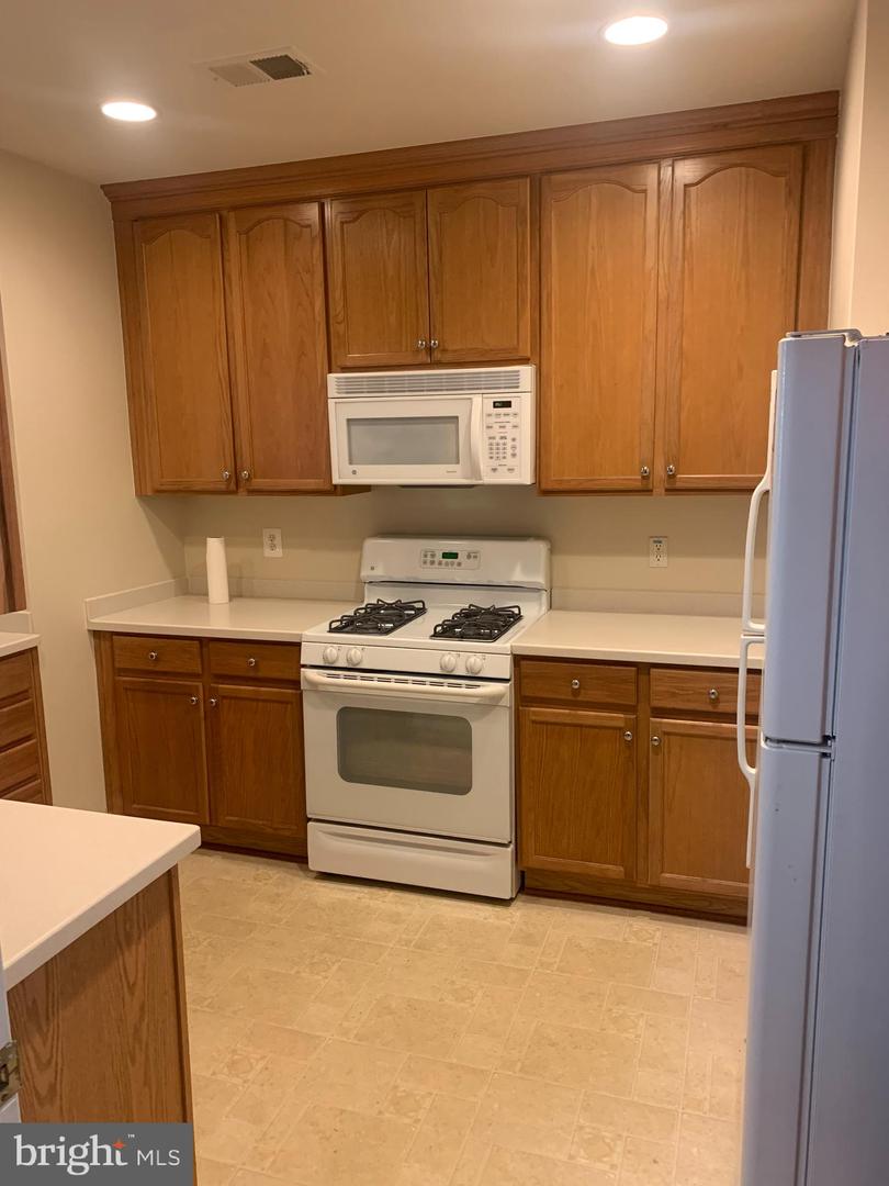 2903 SAINTSBURY PLZ #310, FAIRFAX, Virginia 22031, 2 Bedrooms Bedrooms, ,2 BathroomsBathrooms,Residential,For sale,2903 SAINTSBURY PLZ #310,VAFX2264792 MLS # VAFX2264792