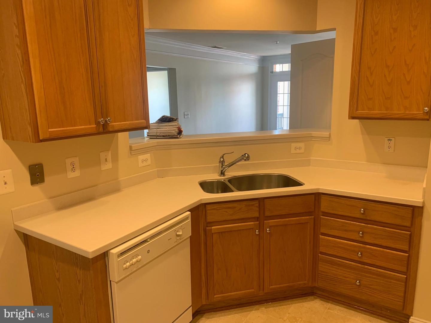 2903 SAINTSBURY PLZ #310, FAIRFAX, Virginia 22031, 2 Bedrooms Bedrooms, ,2 BathroomsBathrooms,Residential,For sale,2903 SAINTSBURY PLZ #310,VAFX2264792 MLS # VAFX2264792