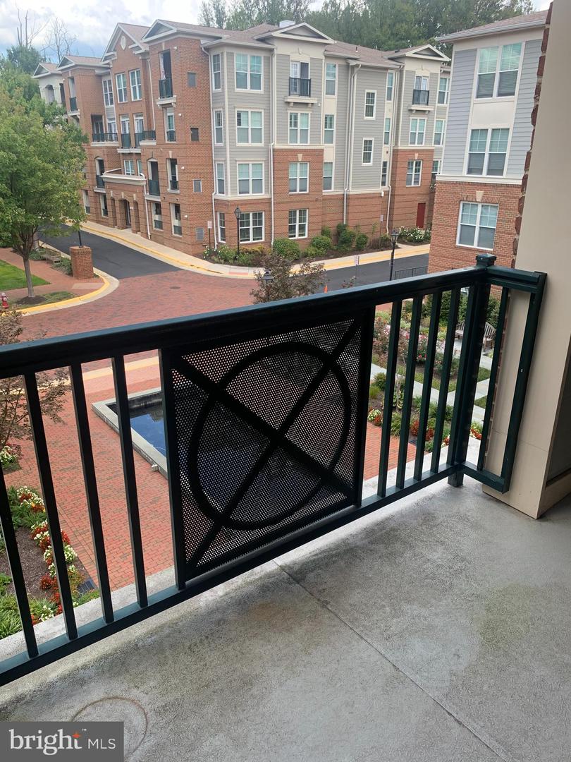 2903 SAINTSBURY PLZ #310, FAIRFAX, Virginia 22031, 2 Bedrooms Bedrooms, ,2 BathroomsBathrooms,Residential,For sale,2903 SAINTSBURY PLZ #310,VAFX2264792 MLS # VAFX2264792