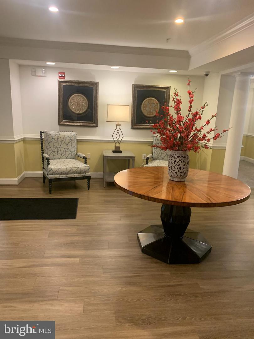 2903 SAINTSBURY PLZ #310, FAIRFAX, Virginia 22031, 2 Bedrooms Bedrooms, ,2 BathroomsBathrooms,Residential,For sale,2903 SAINTSBURY PLZ #310,VAFX2264792 MLS # VAFX2264792