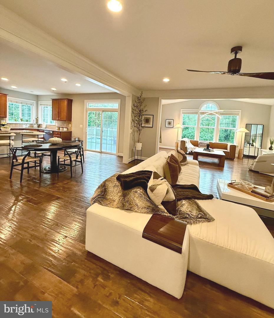 1294 SCOTTS RUN RD, MCLEAN, Virginia 22102, 6 Bedrooms Bedrooms, ,5 BathroomsBathrooms,Residential,For sale,1294 SCOTTS RUN RD,VAFX2264958 MLS # VAFX2264958