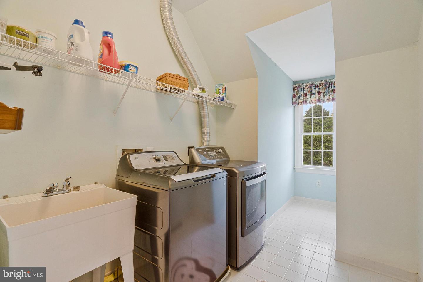 9907 HESSICK CT, GREAT FALLS, Virginia 22066, 6 Bedrooms Bedrooms, ,5 BathroomsBathrooms,Residential,For sale,9907 HESSICK CT,VAFX2264966 MLS # VAFX2264966