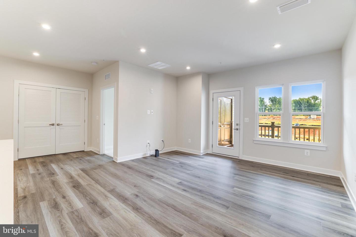 46270 MOUNT ALLEN TER #403, STERLING, Virginia 20164, 2 Bedrooms Bedrooms, ,2 BathroomsBathrooms,Residential,For sale,46270 MOUNT ALLEN TER #403,VALO2106164 MLS # VALO2106164