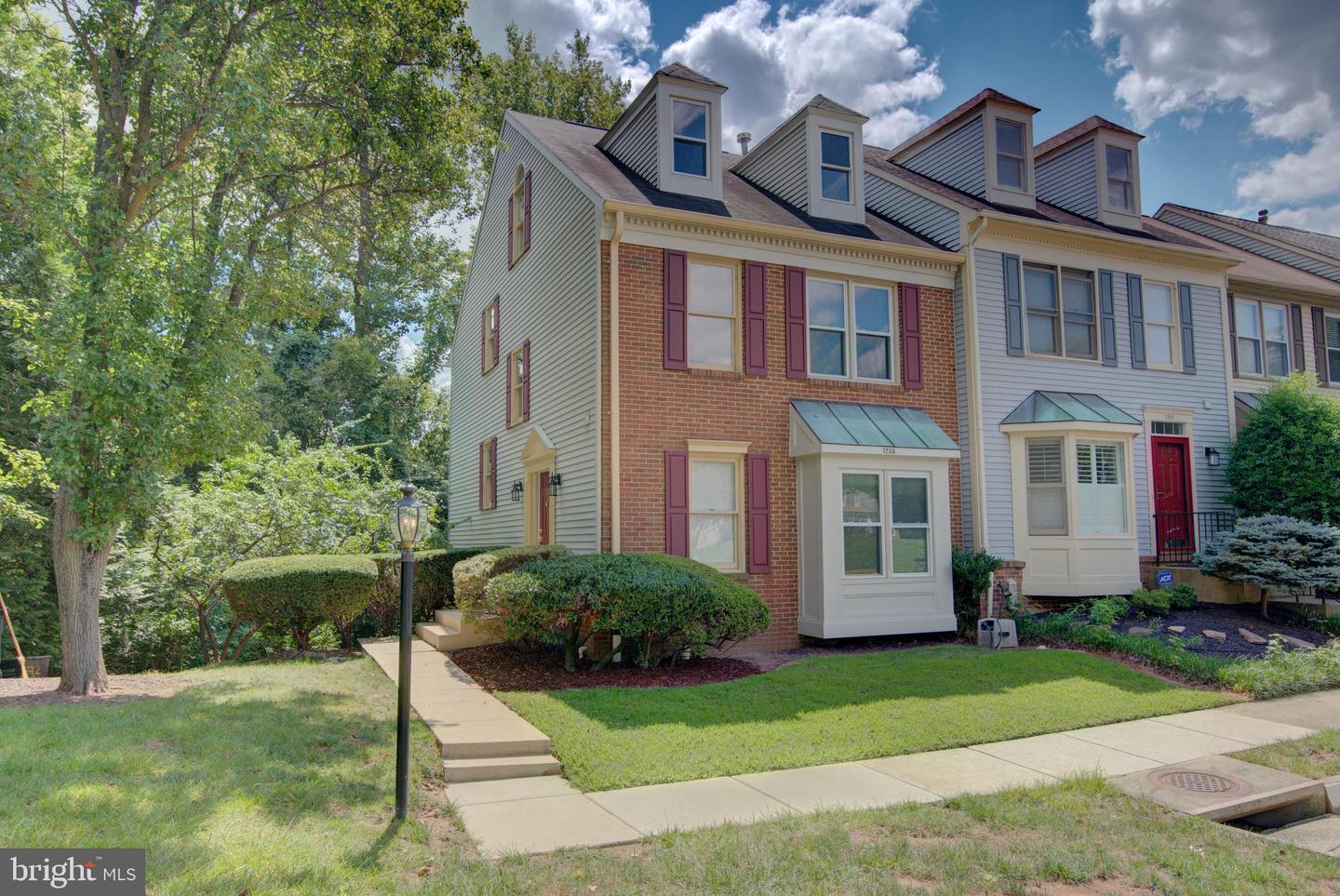 7235 WORSLEY WAY, ALEXANDRIA, Virginia 22315, 3 Bedrooms Bedrooms, ,3 BathroomsBathrooms,Residential,For sale,7235 WORSLEY WAY,VAFX2265034 MLS # VAFX2265034