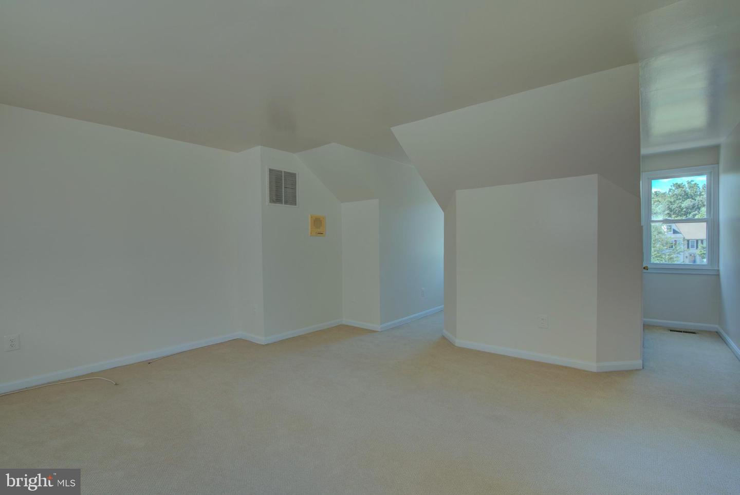 7235 WORSLEY WAY, ALEXANDRIA, Virginia 22315, 3 Bedrooms Bedrooms, ,3 BathroomsBathrooms,Residential,For sale,7235 WORSLEY WAY,VAFX2265034 MLS # VAFX2265034