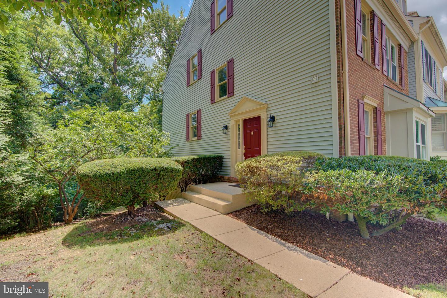 7235 WORSLEY WAY, ALEXANDRIA, Virginia 22315, 3 Bedrooms Bedrooms, ,3 BathroomsBathrooms,Residential,For sale,7235 WORSLEY WAY,VAFX2265034 MLS # VAFX2265034
