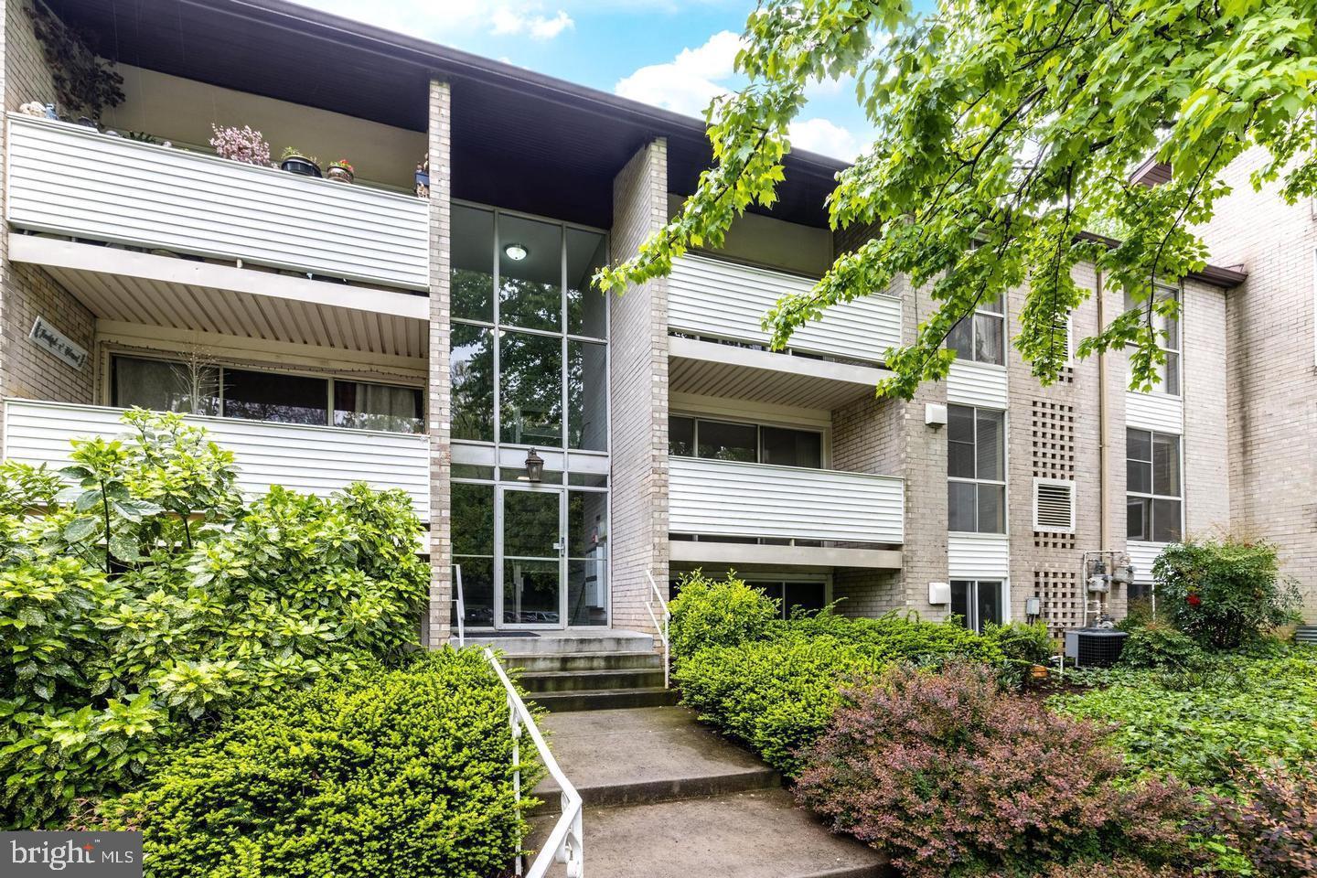 5602 BISMACH DR #204, ALEXANDRIA, Virginia 22312, 2 Bedrooms Bedrooms, ,1 BathroomBathrooms,Residential,For sale,5602 BISMACH DR #204,VAFX2265052 MLS # VAFX2265052