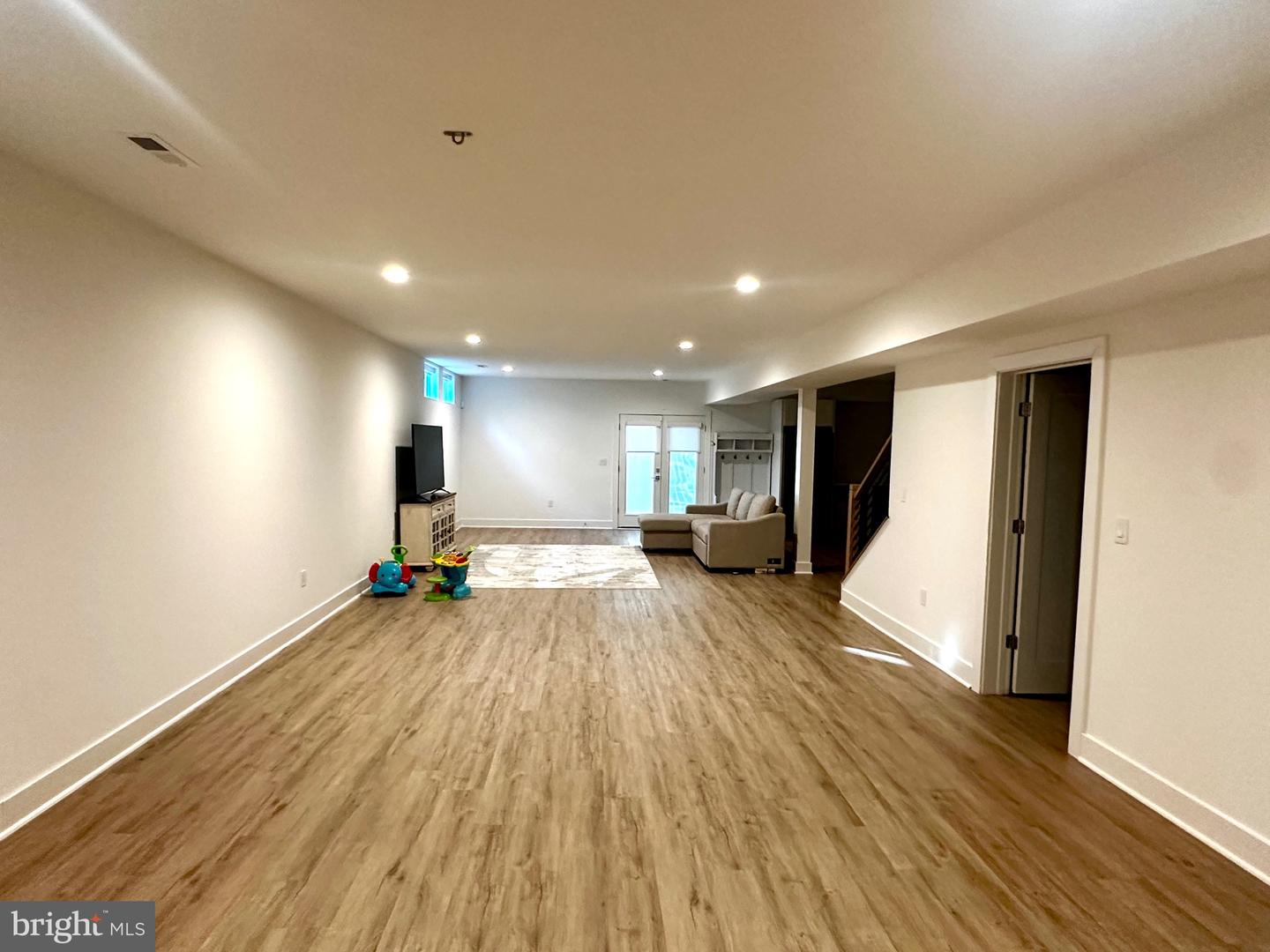 2033 GRIFFITH RD, FALLS CHURCH, Virginia 22043, 6 Bedrooms Bedrooms, ,5 BathroomsBathrooms,Residential,For sale,2033 GRIFFITH RD,VAFX2265078 MLS # VAFX2265078