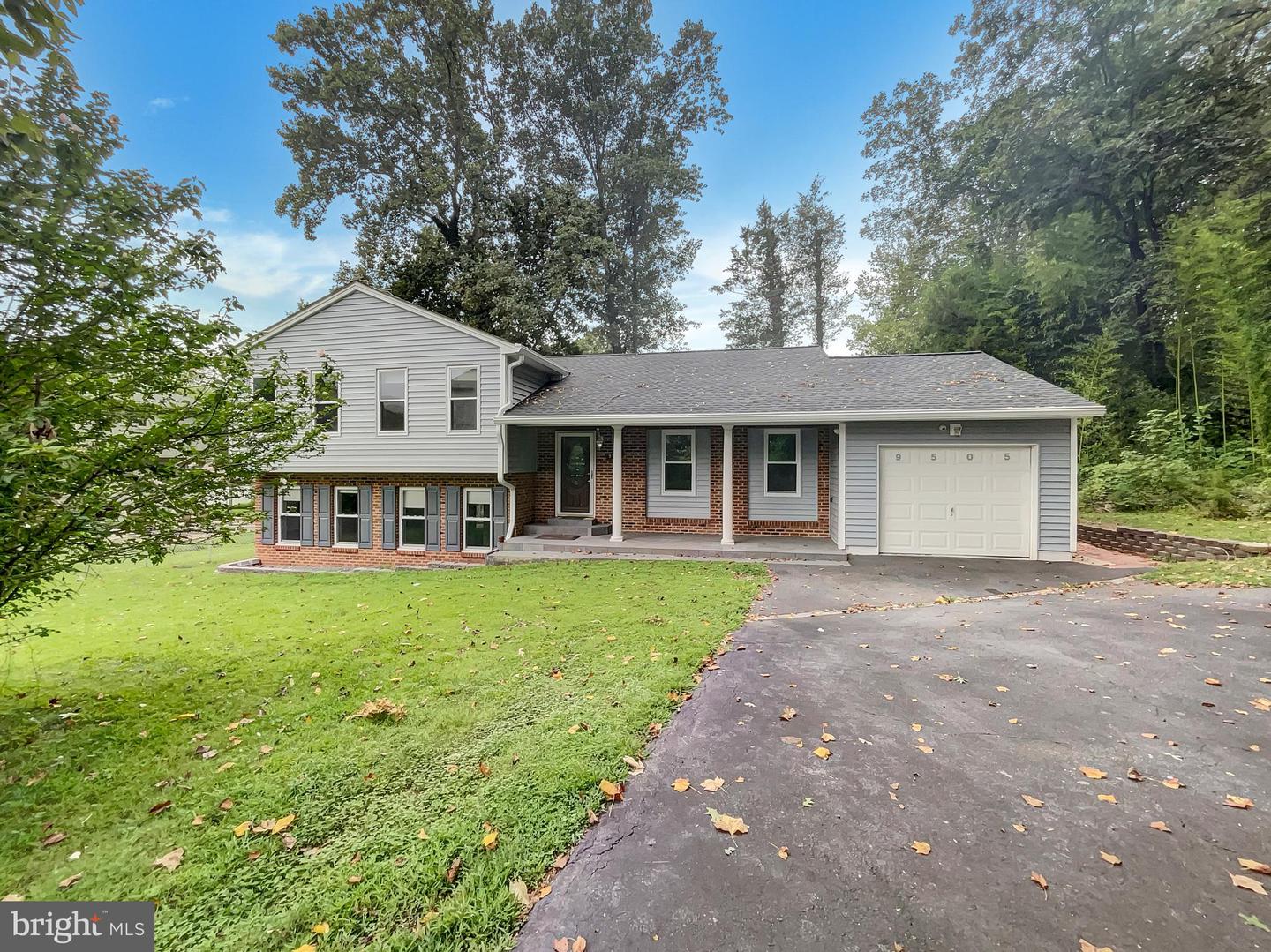 9505 SCORPIO LN, BURKE, Virginia 22015, 4 Bedrooms Bedrooms, ,3 BathroomsBathrooms,Residential,For sale,9505 SCORPIO LN,VAFX2265082 MLS # VAFX2265082