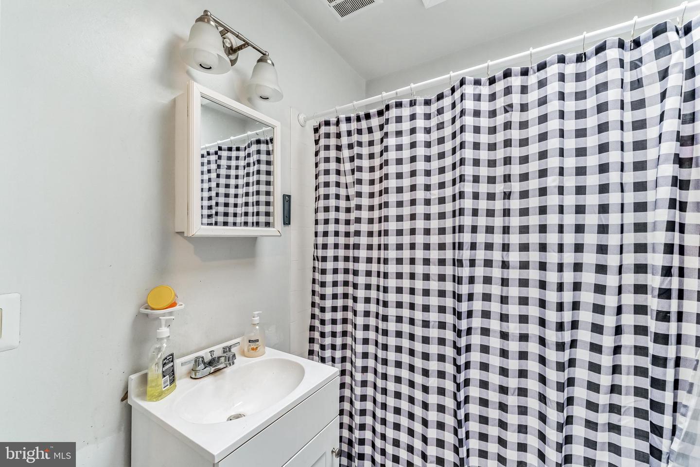 1642 FORT DAVIS PL SE, WASHINGTON, District Of Columbia 20020, 3 Bedrooms Bedrooms, ,2 BathroomsBathrooms,Residential,For sale,1642 FORT DAVIS PL SE,DCDC2143250 MLS # DCDC2143250
