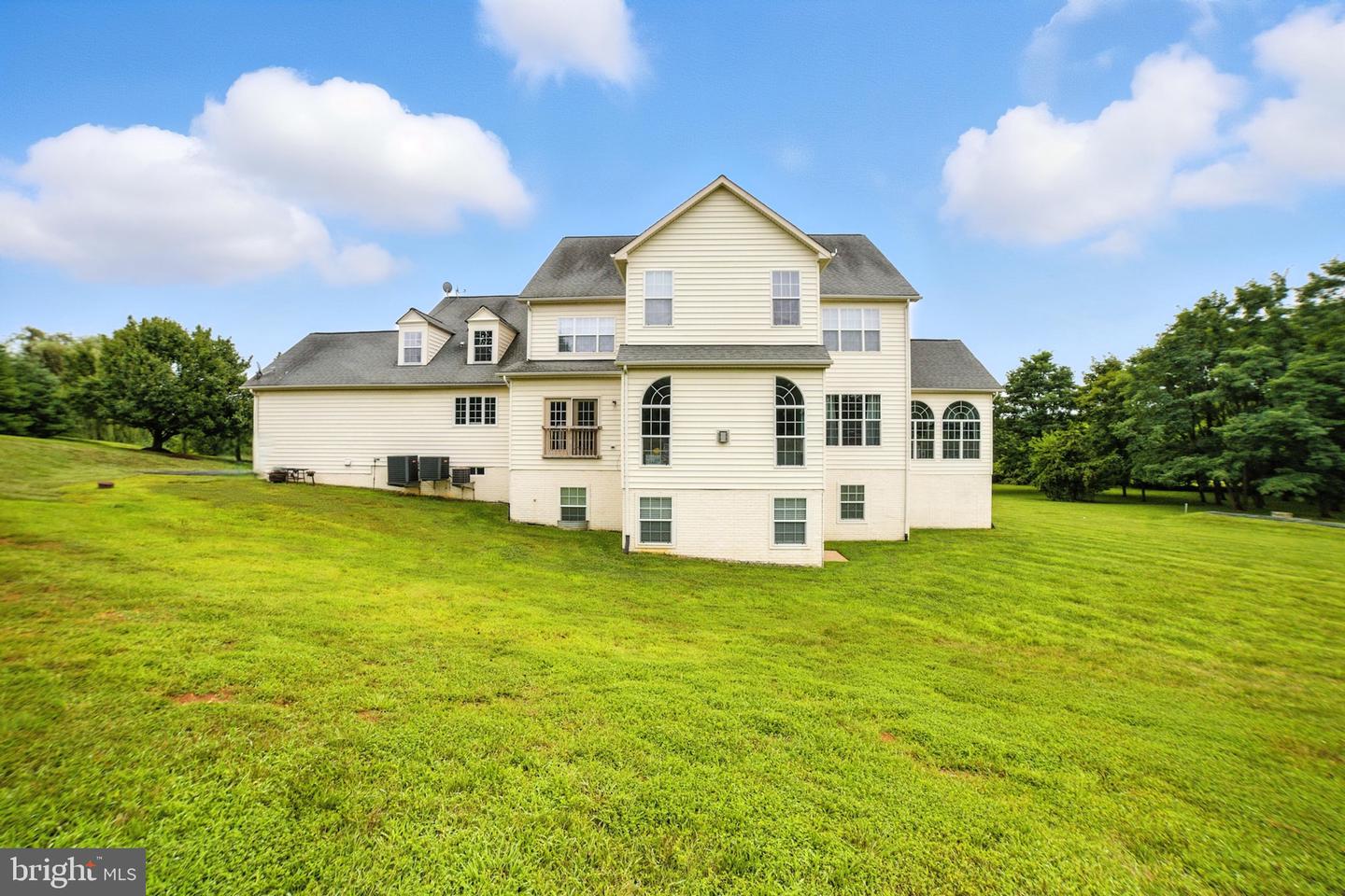 42037 HEATERS ISLAND CT, LEESBURG, Virginia 20176, 5 Bedrooms Bedrooms, ,4 BathroomsBathrooms,Residential,For sale,42037 HEATERS ISLAND CT,VALO2088240 MLS # VALO2088240