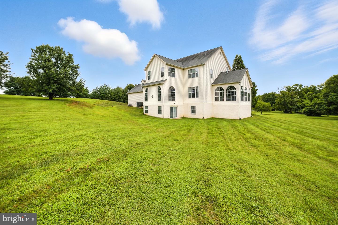 42037 HEATERS ISLAND CT, LEESBURG, Virginia 20176, 5 Bedrooms Bedrooms, ,4 BathroomsBathrooms,Residential,For sale,42037 HEATERS ISLAND CT,VALO2088240 MLS # VALO2088240