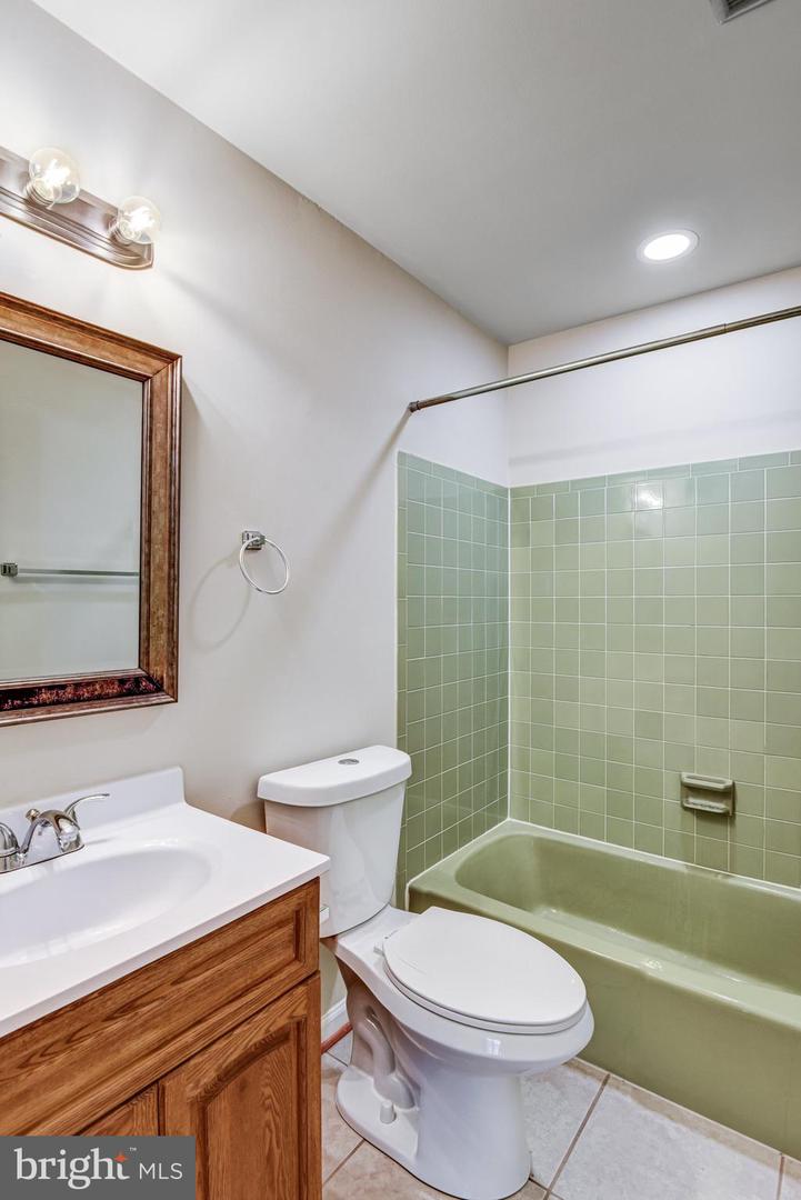 7722 CAPRON CT, LORTON, Virginia 22079, 3 Bedrooms Bedrooms, ,2 BathroomsBathrooms,Residential,For sale,7722 CAPRON CT,VAFX2236566 MLS # VAFX2236566