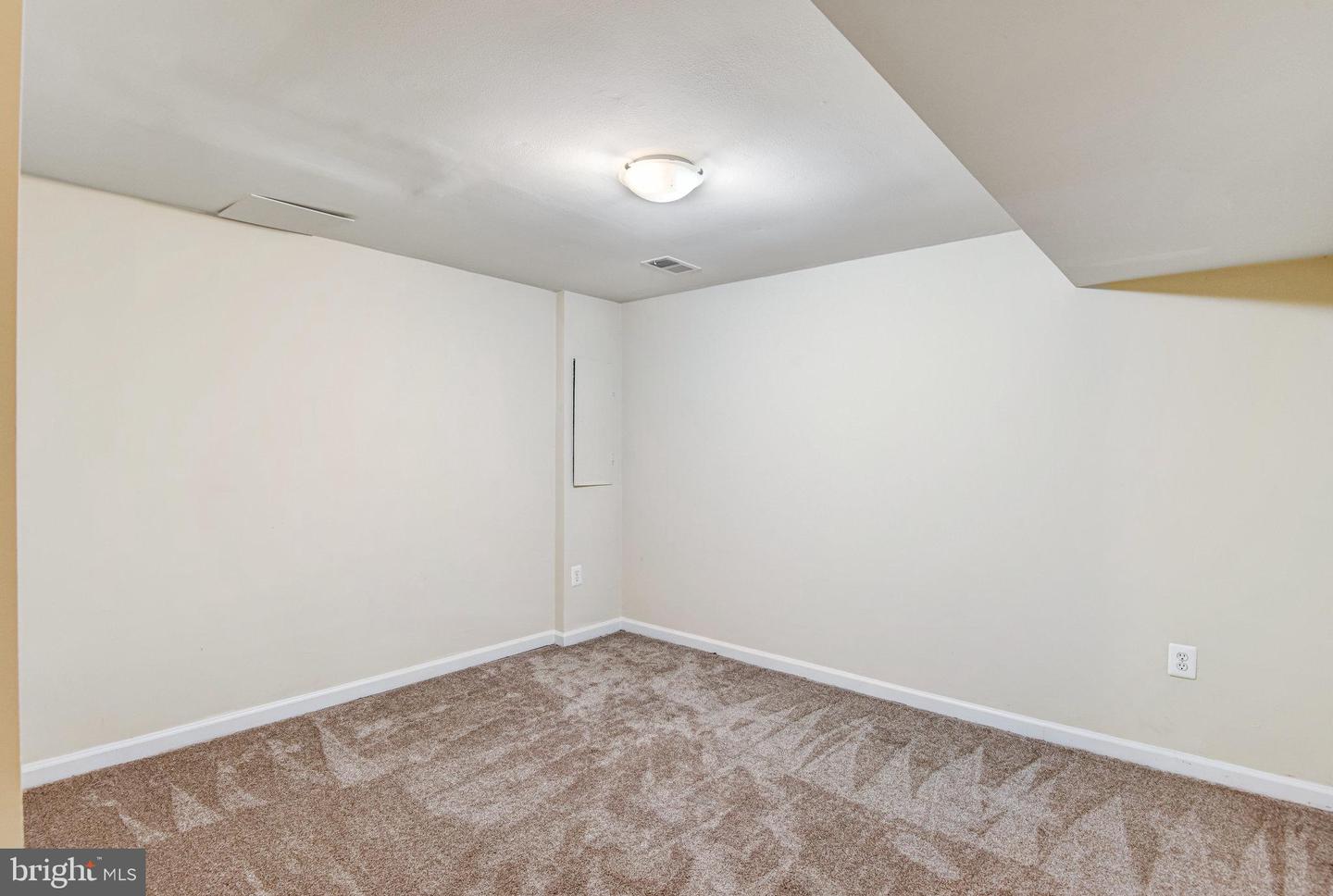 7722 CAPRON CT, LORTON, Virginia 22079, 3 Bedrooms Bedrooms, ,2 BathroomsBathrooms,Residential,For sale,7722 CAPRON CT,VAFX2236566 MLS # VAFX2236566