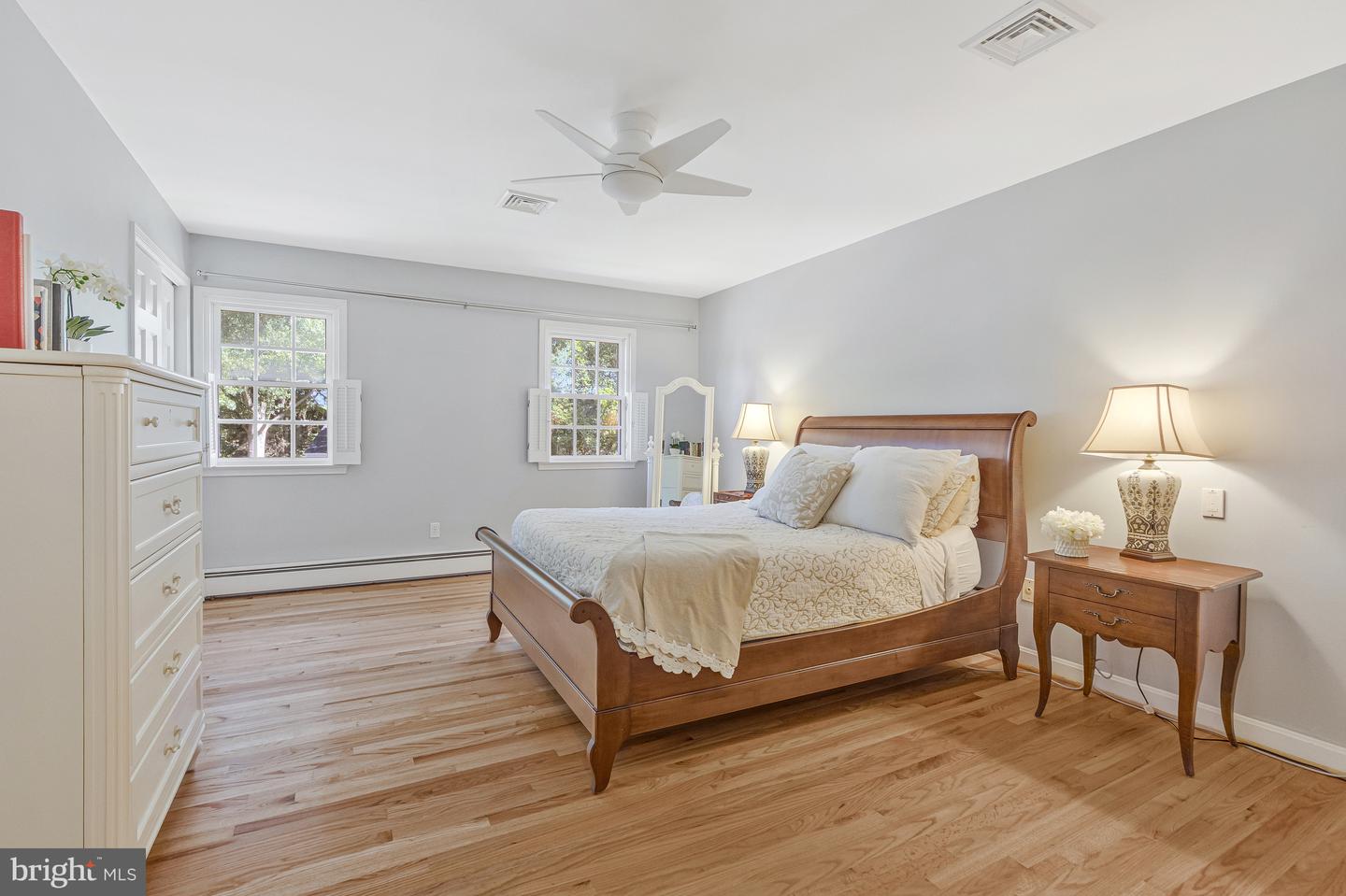 8205 DUNSINANE CT, MCLEAN, Virginia 22102, 5 Bedrooms Bedrooms, ,3 BathroomsBathrooms,Residential,For sale,8205 DUNSINANE CT,VAFX2248066 MLS # VAFX2248066