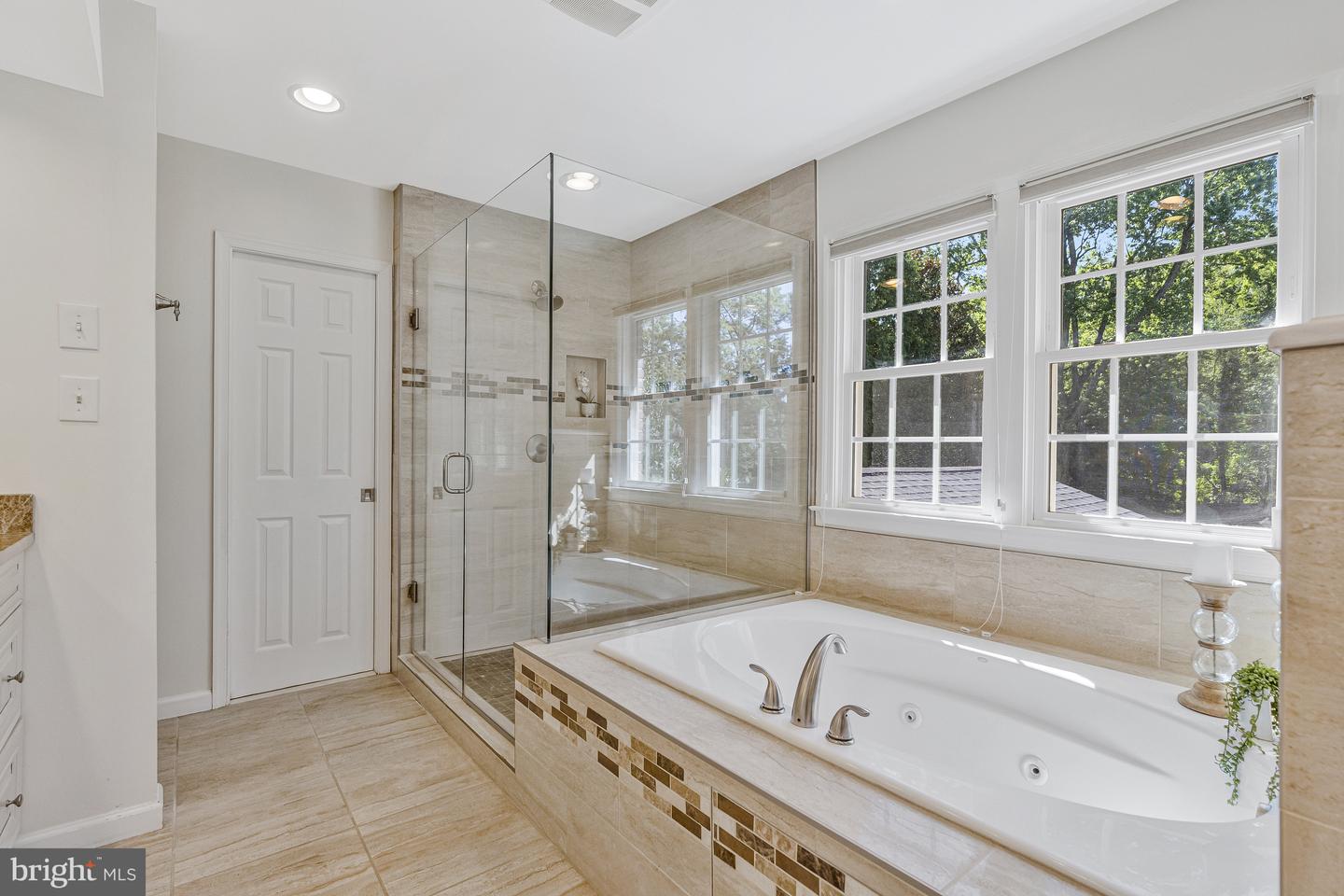 8205 DUNSINANE CT, MCLEAN, Virginia 22102, 5 Bedrooms Bedrooms, ,3 BathroomsBathrooms,Residential,For sale,8205 DUNSINANE CT,VAFX2248066 MLS # VAFX2248066
