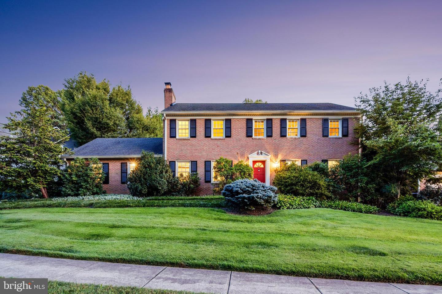 8205 DUNSINANE CT, MCLEAN, Virginia 22102, 5 Bedrooms Bedrooms, ,3 BathroomsBathrooms,Residential,For sale,8205 DUNSINANE CT,VAFX2248066 MLS # VAFX2248066
