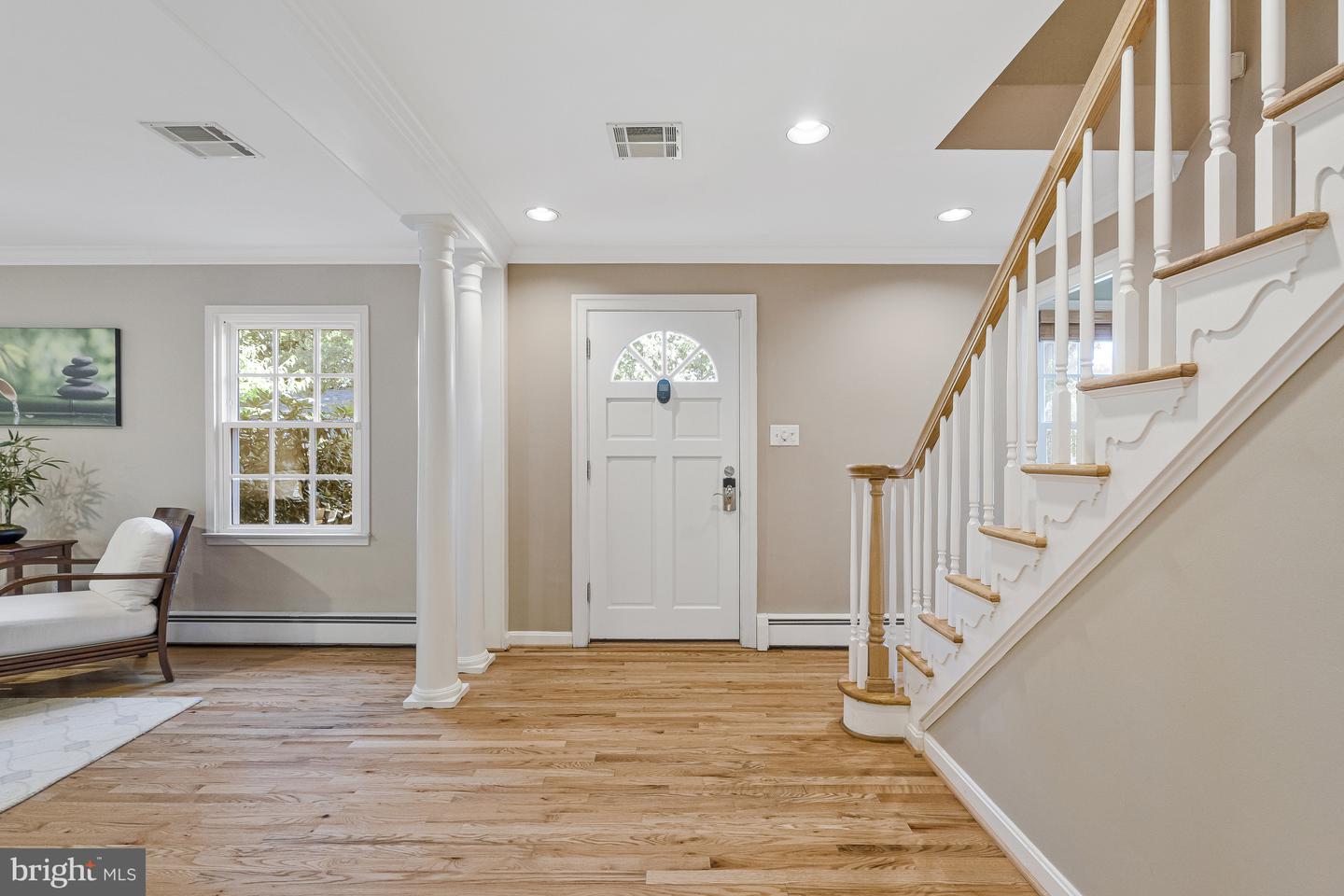 8205 DUNSINANE CT, MCLEAN, Virginia 22102, 5 Bedrooms Bedrooms, ,3 BathroomsBathrooms,Residential,For sale,8205 DUNSINANE CT,VAFX2248066 MLS # VAFX2248066