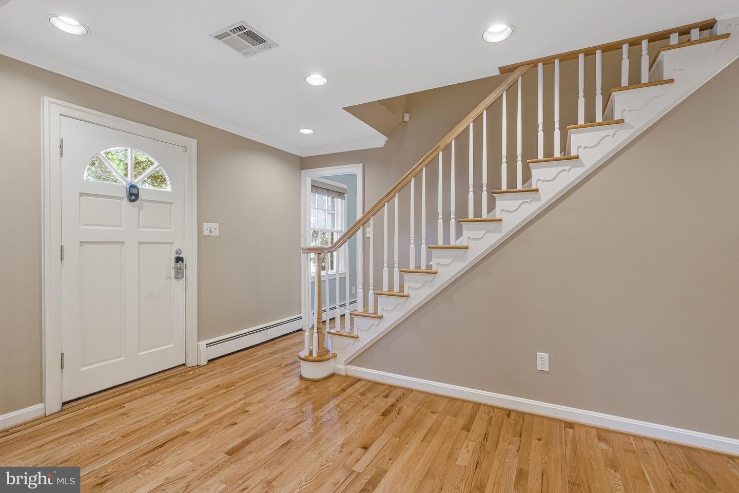 8205 DUNSINANE CT, MCLEAN, Virginia 22102, 5 Bedrooms Bedrooms, ,3 BathroomsBathrooms,Residential,For sale,8205 DUNSINANE CT,VAFX2248066 MLS # VAFX2248066