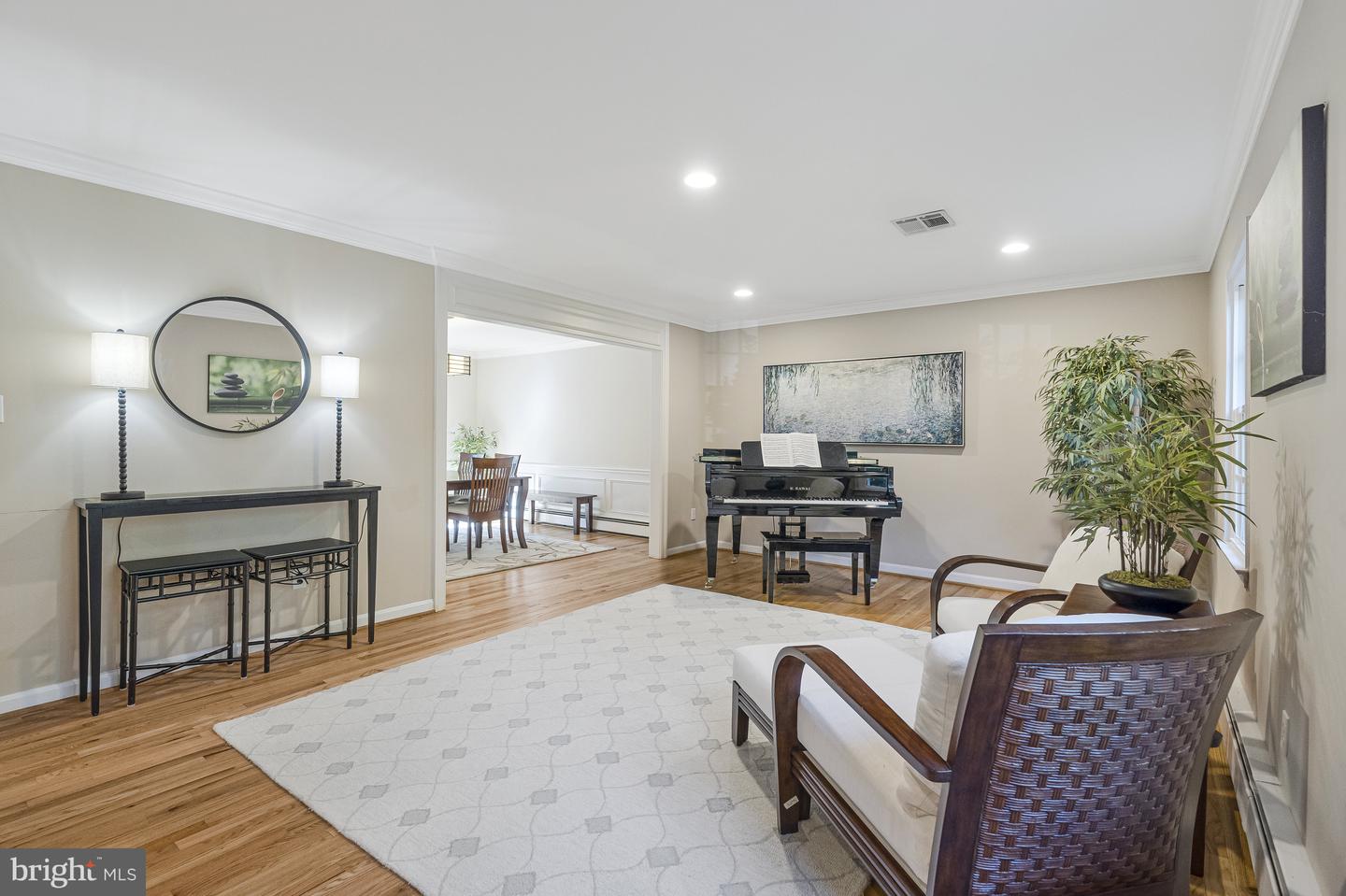 8205 DUNSINANE CT, MCLEAN, Virginia 22102, 5 Bedrooms Bedrooms, ,3 BathroomsBathrooms,Residential,For sale,8205 DUNSINANE CT,VAFX2248066 MLS # VAFX2248066
