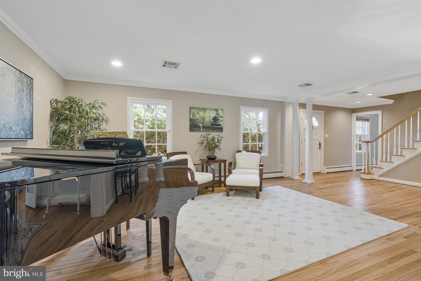 8205 DUNSINANE CT, MCLEAN, Virginia 22102, 5 Bedrooms Bedrooms, ,3 BathroomsBathrooms,Residential,For sale,8205 DUNSINANE CT,VAFX2248066 MLS # VAFX2248066