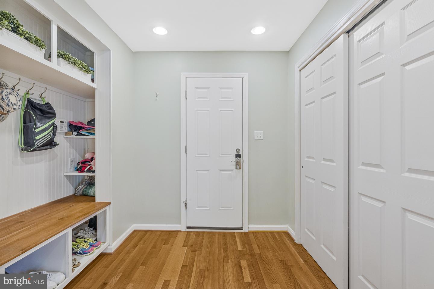 8205 DUNSINANE CT, MCLEAN, Virginia 22102, 5 Bedrooms Bedrooms, ,3 BathroomsBathrooms,Residential,For sale,8205 DUNSINANE CT,VAFX2248066 MLS # VAFX2248066