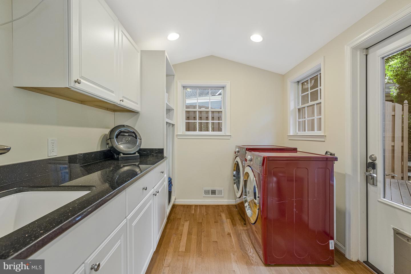 8205 DUNSINANE CT, MCLEAN, Virginia 22102, 5 Bedrooms Bedrooms, ,3 BathroomsBathrooms,Residential,For sale,8205 DUNSINANE CT,VAFX2248066 MLS # VAFX2248066