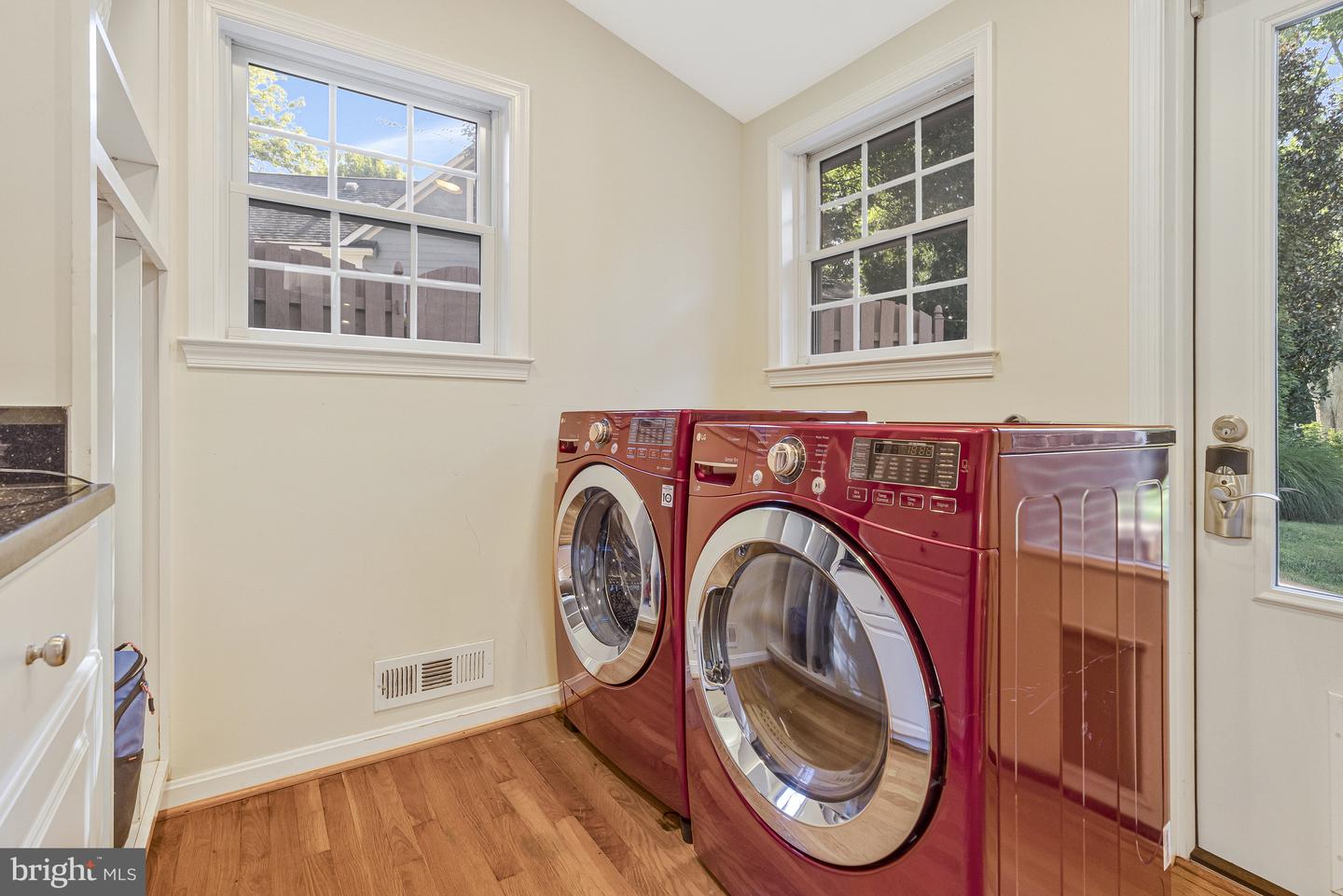 8205 DUNSINANE CT, MCLEAN, Virginia 22102, 5 Bedrooms Bedrooms, ,3 BathroomsBathrooms,Residential,For sale,8205 DUNSINANE CT,VAFX2248066 MLS # VAFX2248066