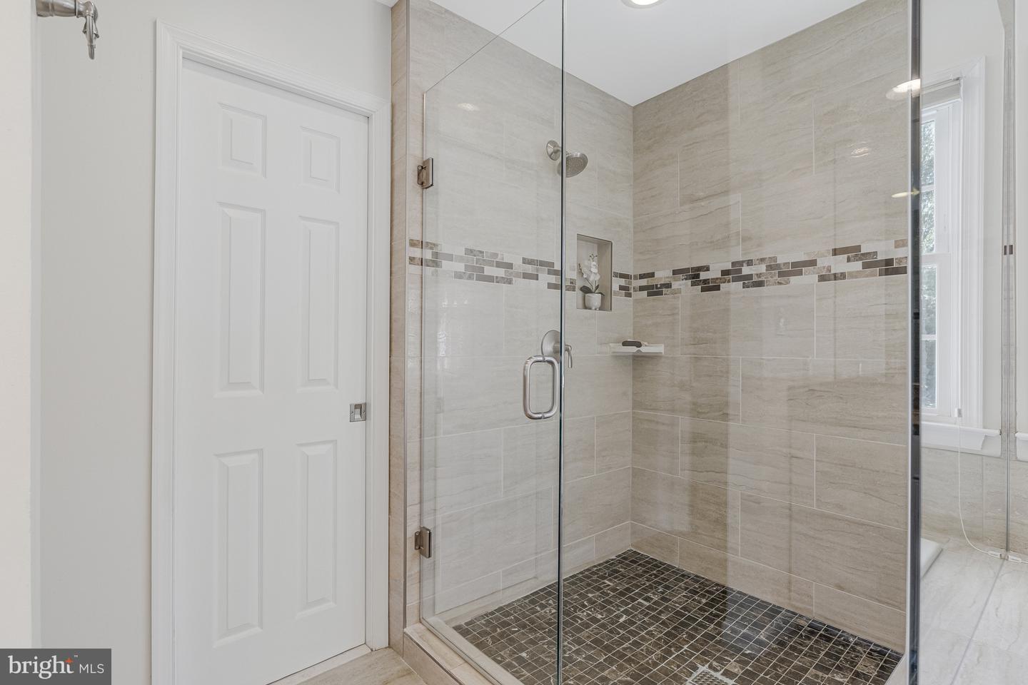 8205 DUNSINANE CT, MCLEAN, Virginia 22102, 5 Bedrooms Bedrooms, ,3 BathroomsBathrooms,Residential,For sale,8205 DUNSINANE CT,VAFX2248066 MLS # VAFX2248066