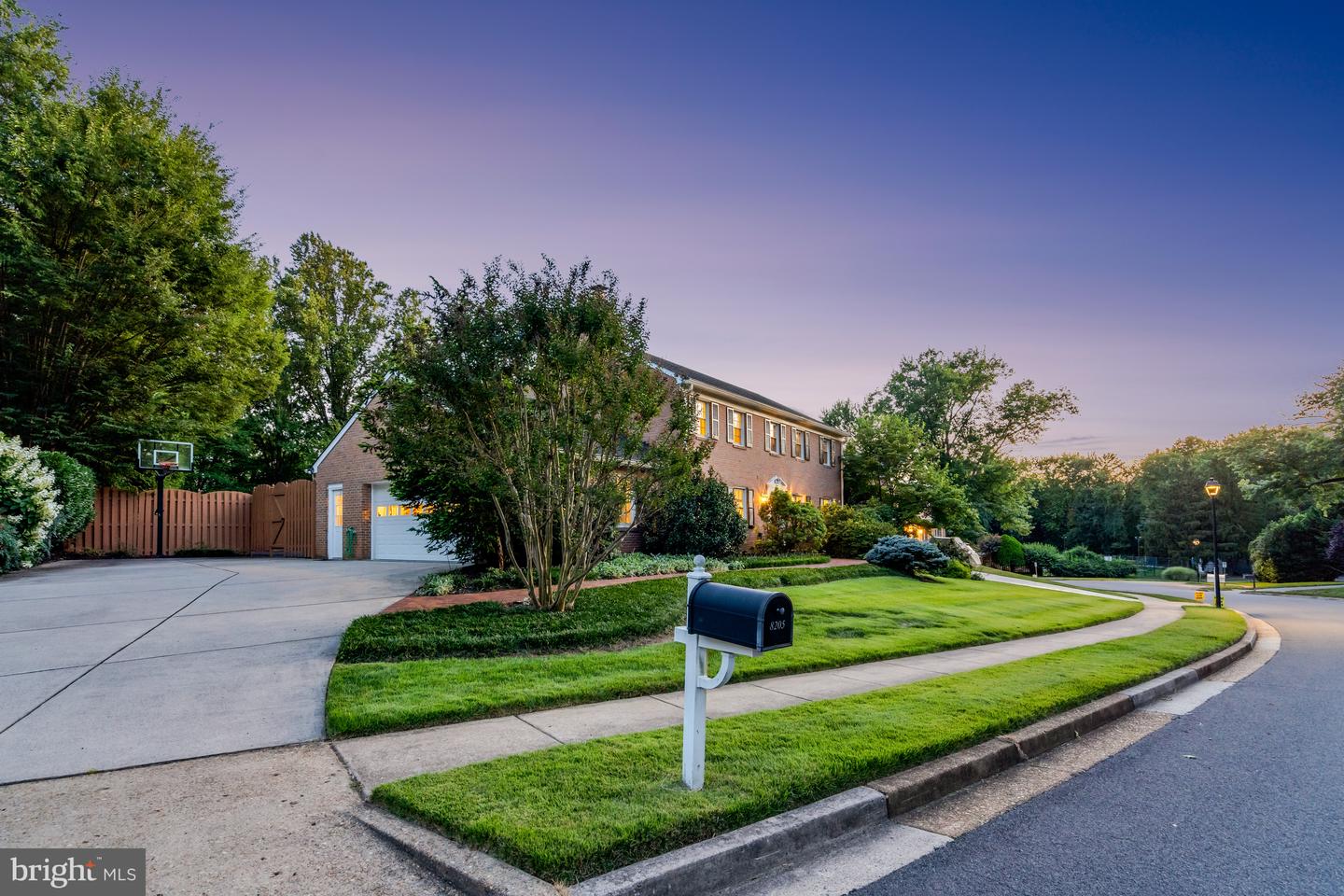 8205 DUNSINANE CT, MCLEAN, Virginia 22102, 5 Bedrooms Bedrooms, ,3 BathroomsBathrooms,Residential,For sale,8205 DUNSINANE CT,VAFX2248066 MLS # VAFX2248066