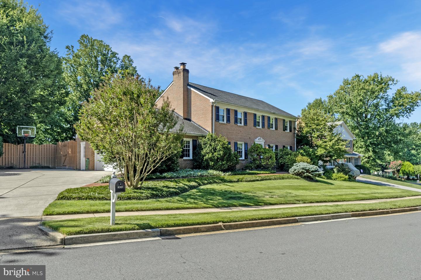 8205 DUNSINANE CT, MCLEAN, Virginia 22102, 5 Bedrooms Bedrooms, ,3 BathroomsBathrooms,Residential,For sale,8205 DUNSINANE CT,VAFX2248066 MLS # VAFX2248066