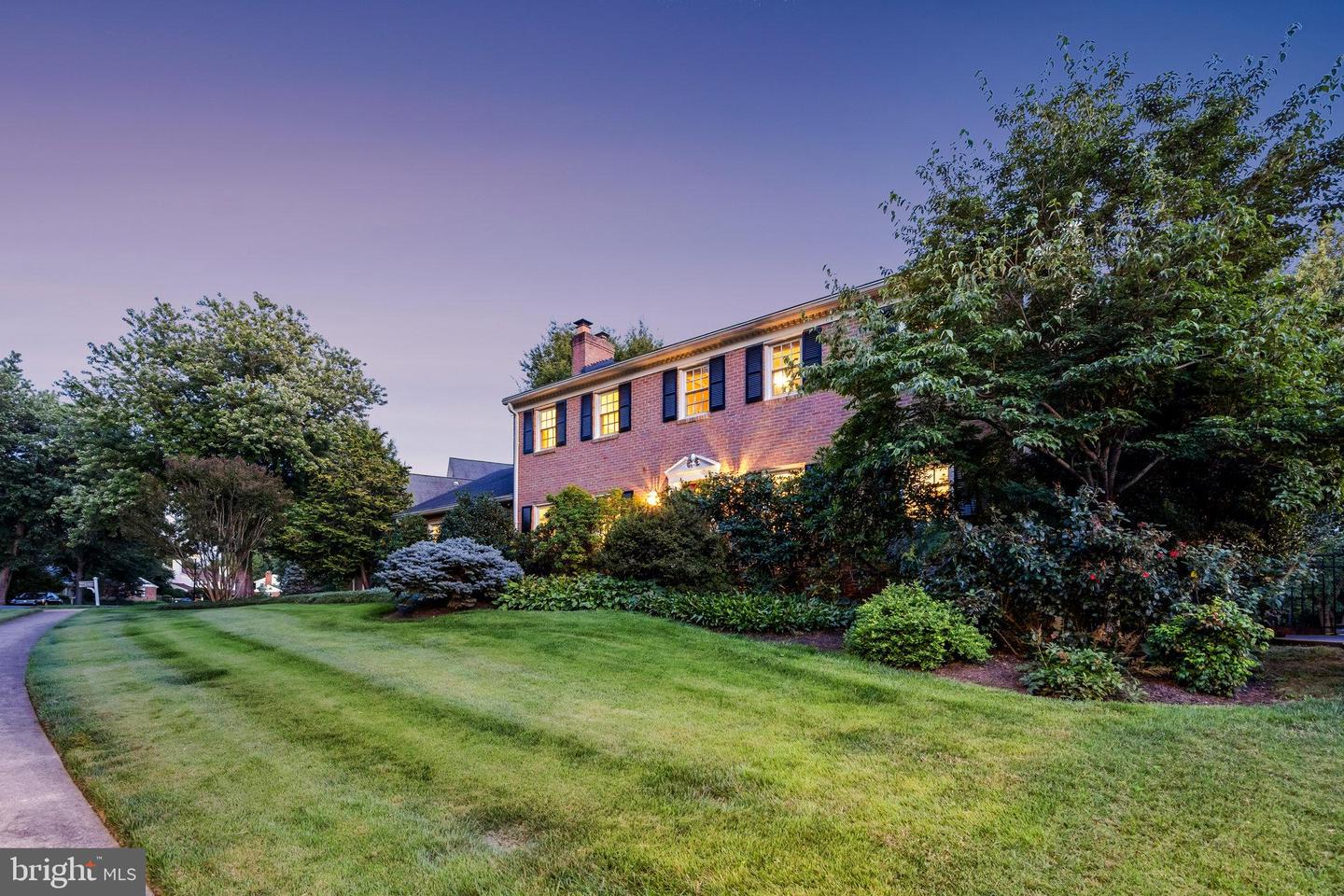 8205 DUNSINANE CT, MCLEAN, Virginia 22102, 5 Bedrooms Bedrooms, ,3 BathroomsBathrooms,Residential,For sale,8205 DUNSINANE CT,VAFX2248066 MLS # VAFX2248066