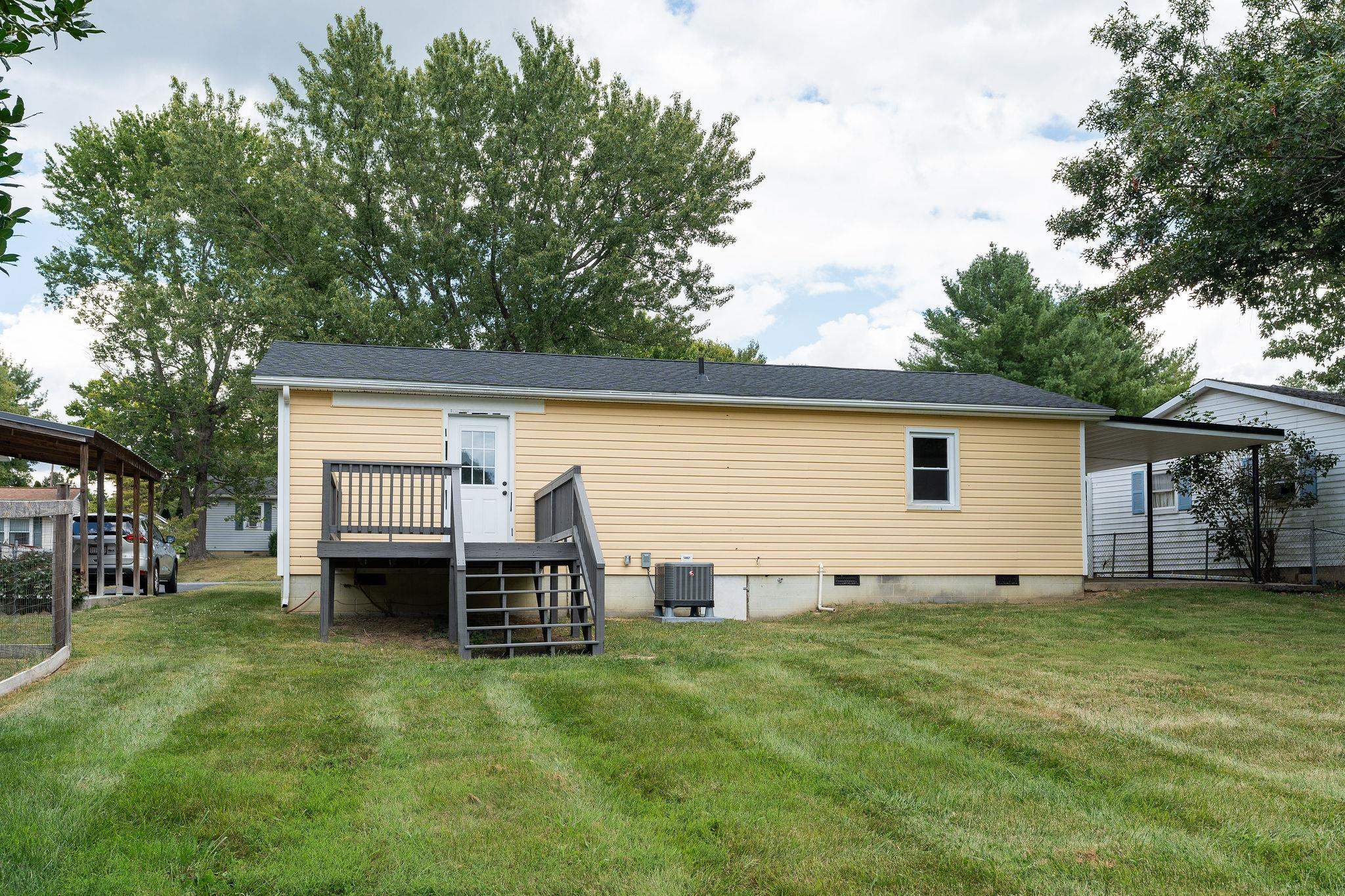 24 WESTGATE RD, VERONA, Virginia 24482, 3 Bedrooms Bedrooms, ,1 BathroomBathrooms,Residential,24 WESTGATE RD,668602 MLS # 668602