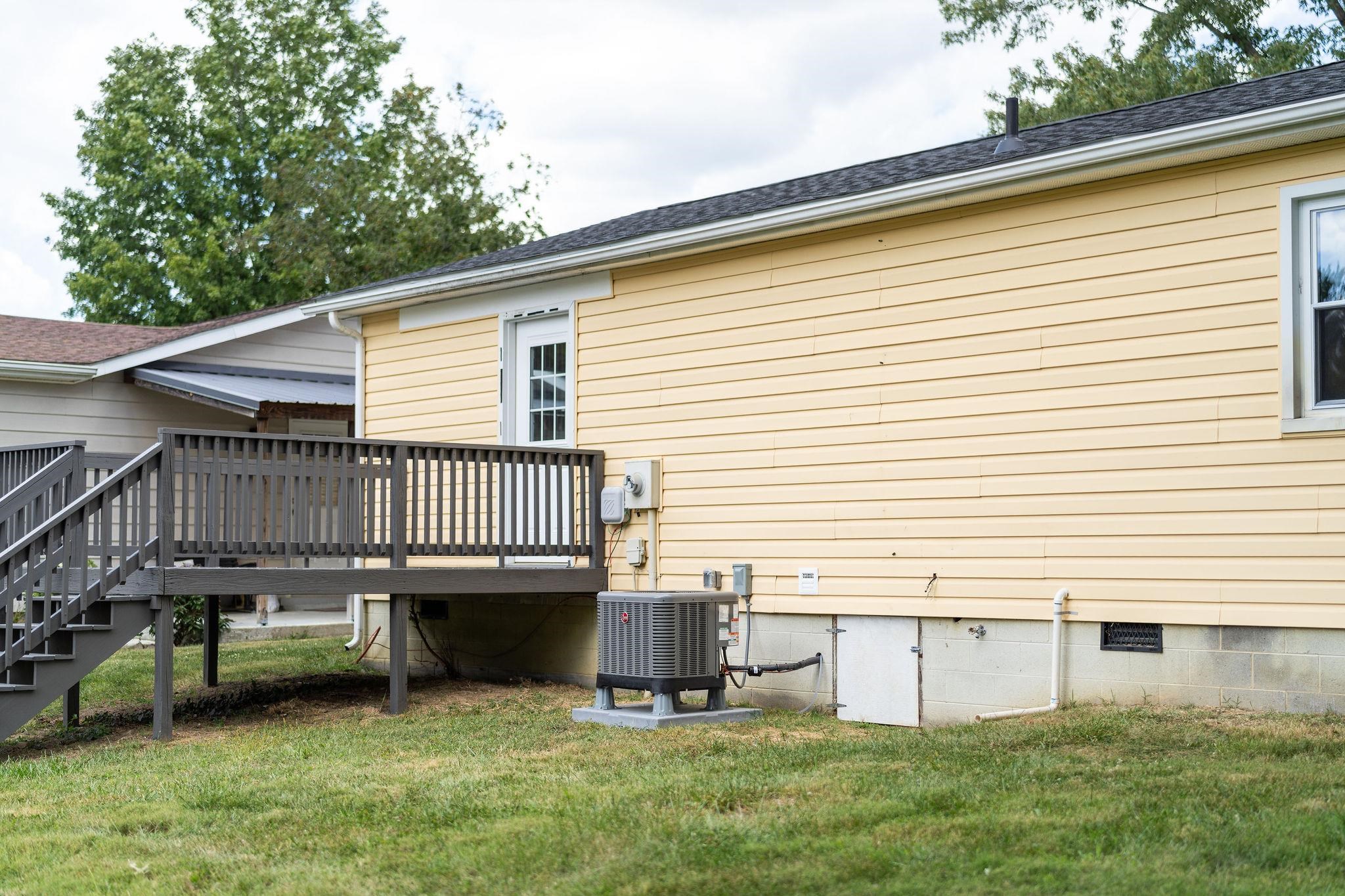 24 WESTGATE RD, VERONA, Virginia 24482, 3 Bedrooms Bedrooms, ,1 BathroomBathrooms,Residential,24 WESTGATE RD,668602 MLS # 668602