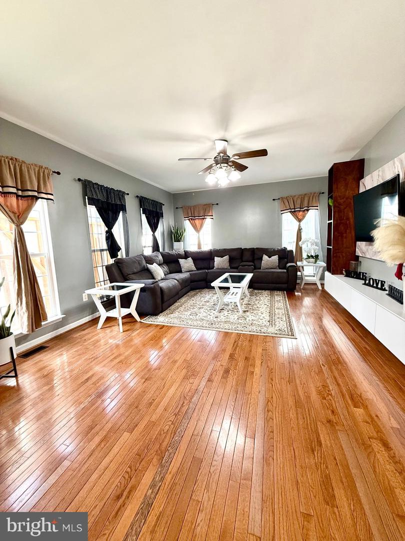 16 LITTLE FIELD DR, FREDERICKSBURG, Virginia 22405, 5 Bedrooms Bedrooms, ,3 BathroomsBathrooms,Residential,For sale,16 LITTLE FIELD DR,VAST2040498 MLS # VAST2040498