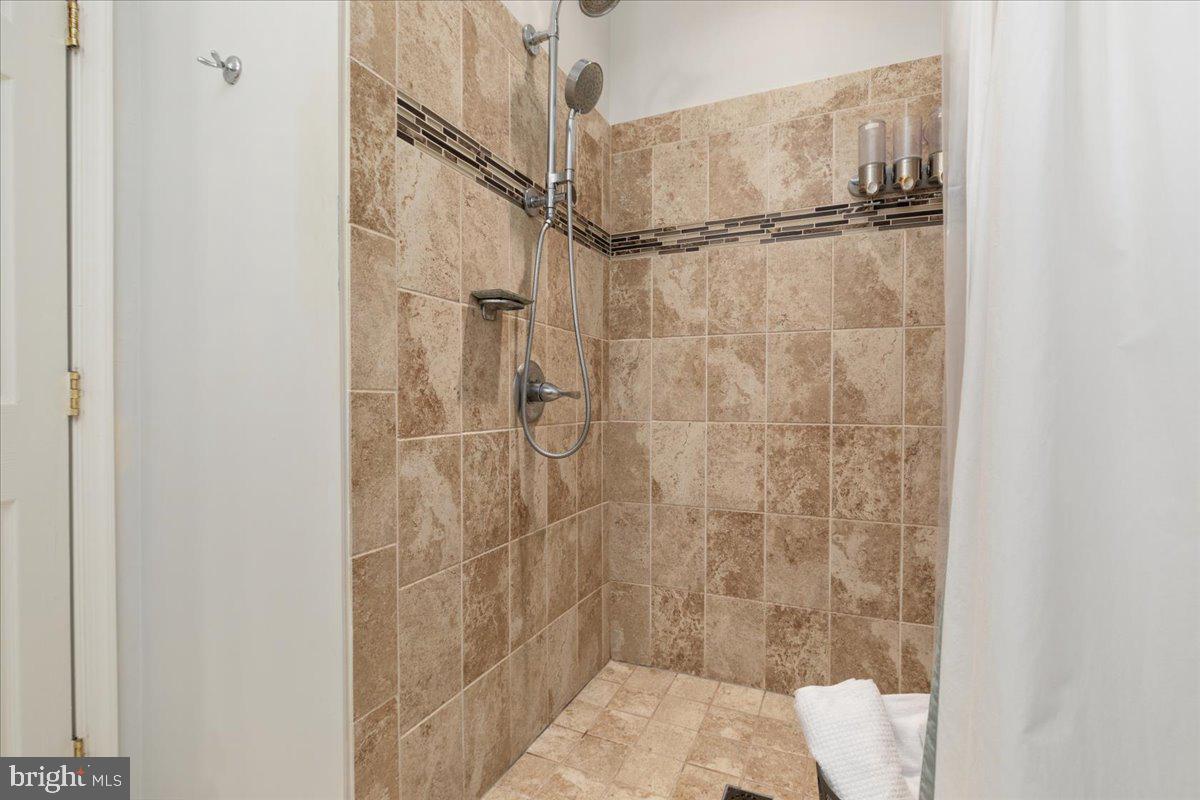 8150 TENBROOK DR, GAINESVILLE, Virginia 20155, 5 Bedrooms Bedrooms, ,4 BathroomsBathrooms,Residential,For sale,8150 TENBROOK DR,VAPW2100524 MLS # VAPW2100524